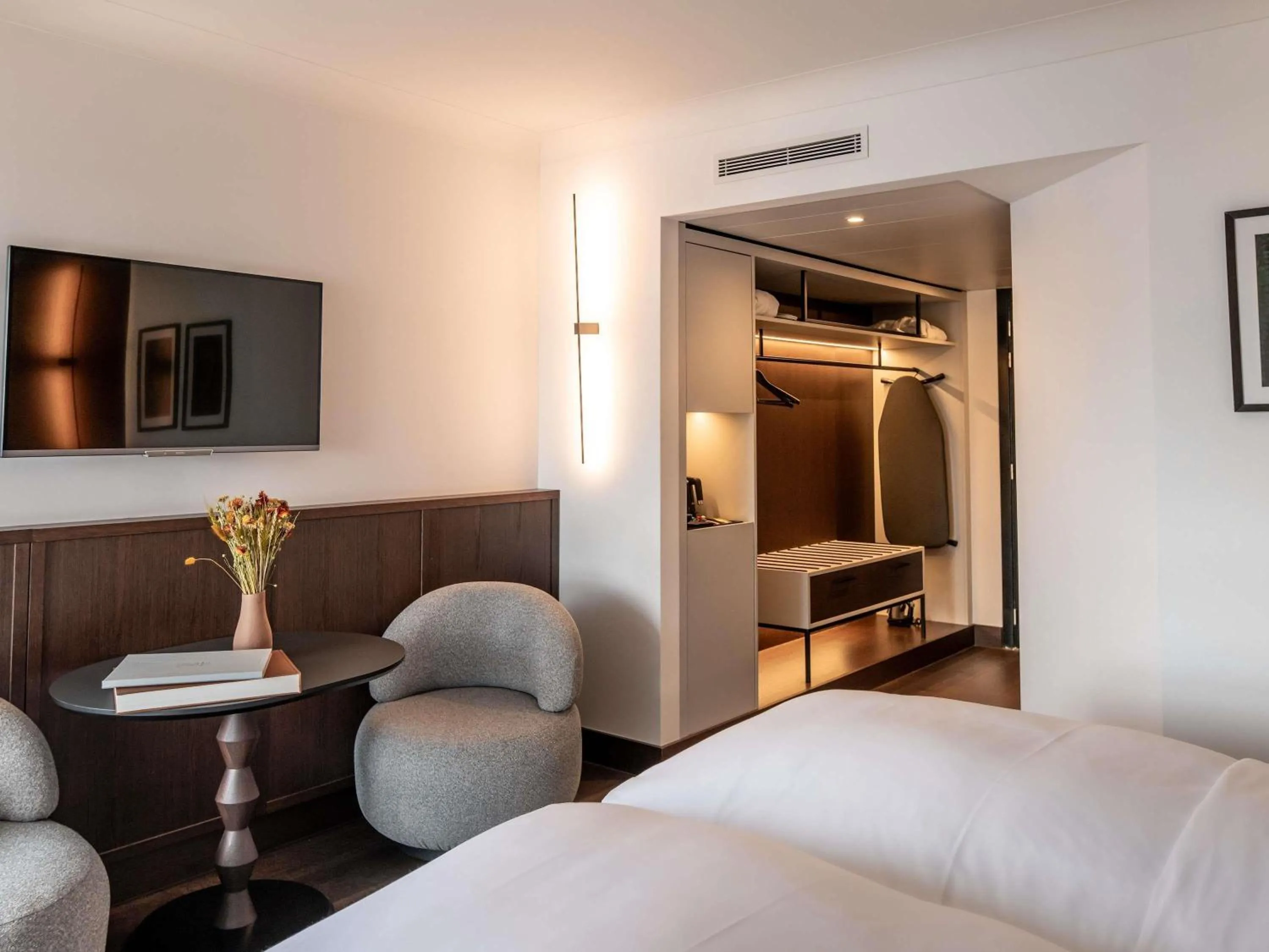 Bedroom, Bed in Le Louise Hotel Brussels - MGallery Collection