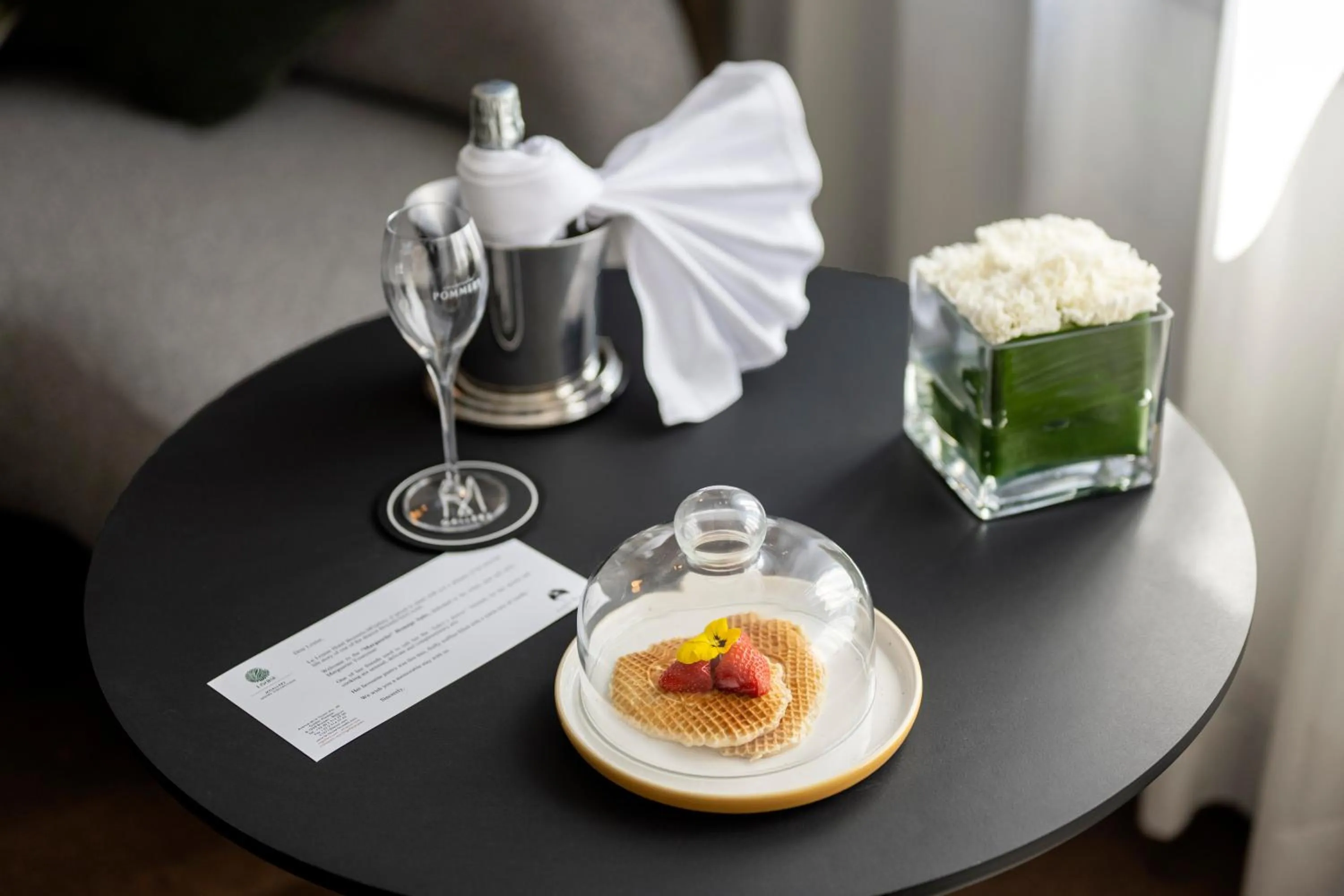 Food and drinks in Le Louise Hotel Brussels - MGallery Collection