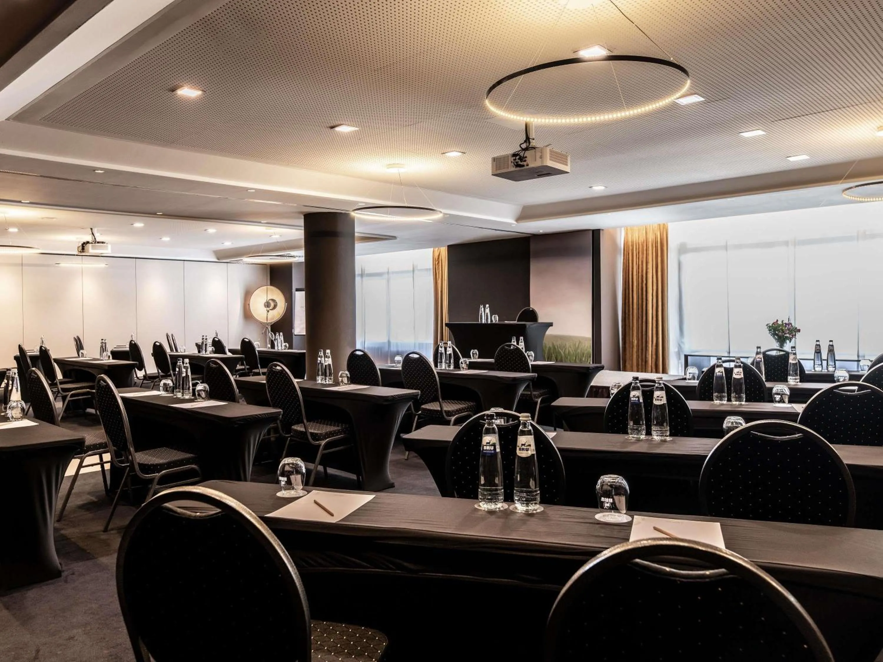 Business facilities in Le Louise Hotel Brussels - MGallery Collection