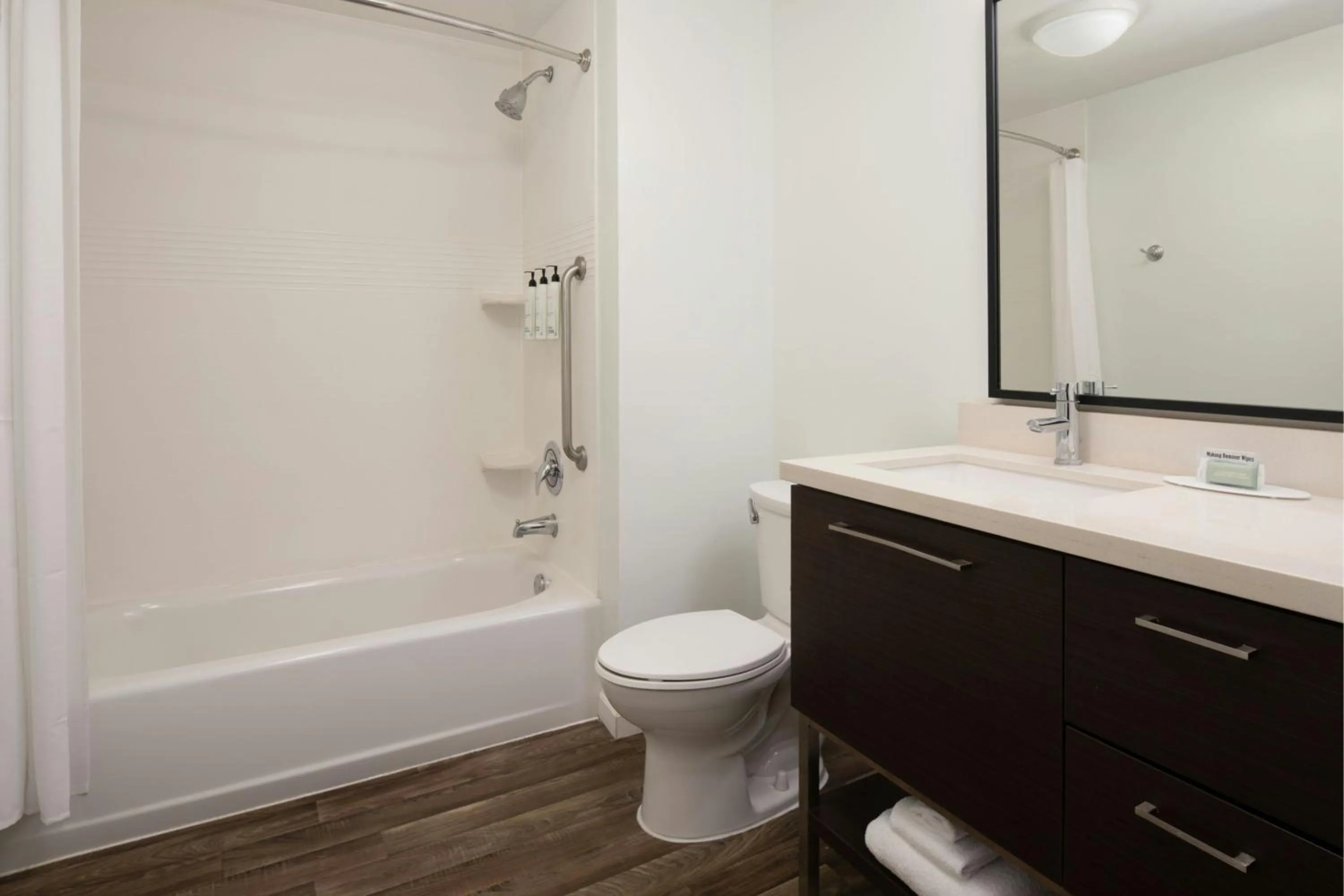 Bathroom in TownePlace Suites by Marriott Lakeland