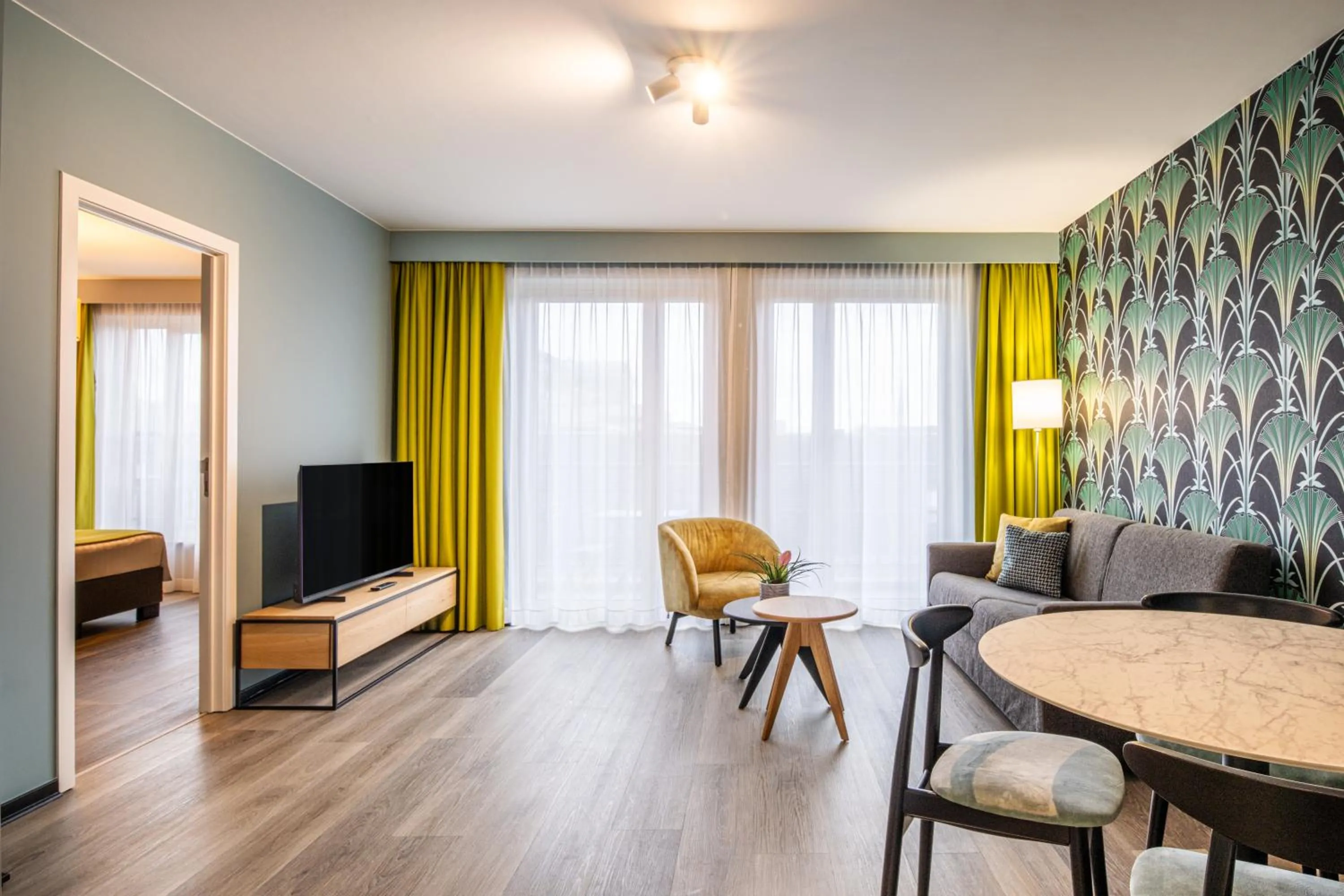 Communal lounge/ TV room in Thon Hotel Residence Parnasse Aparthotel