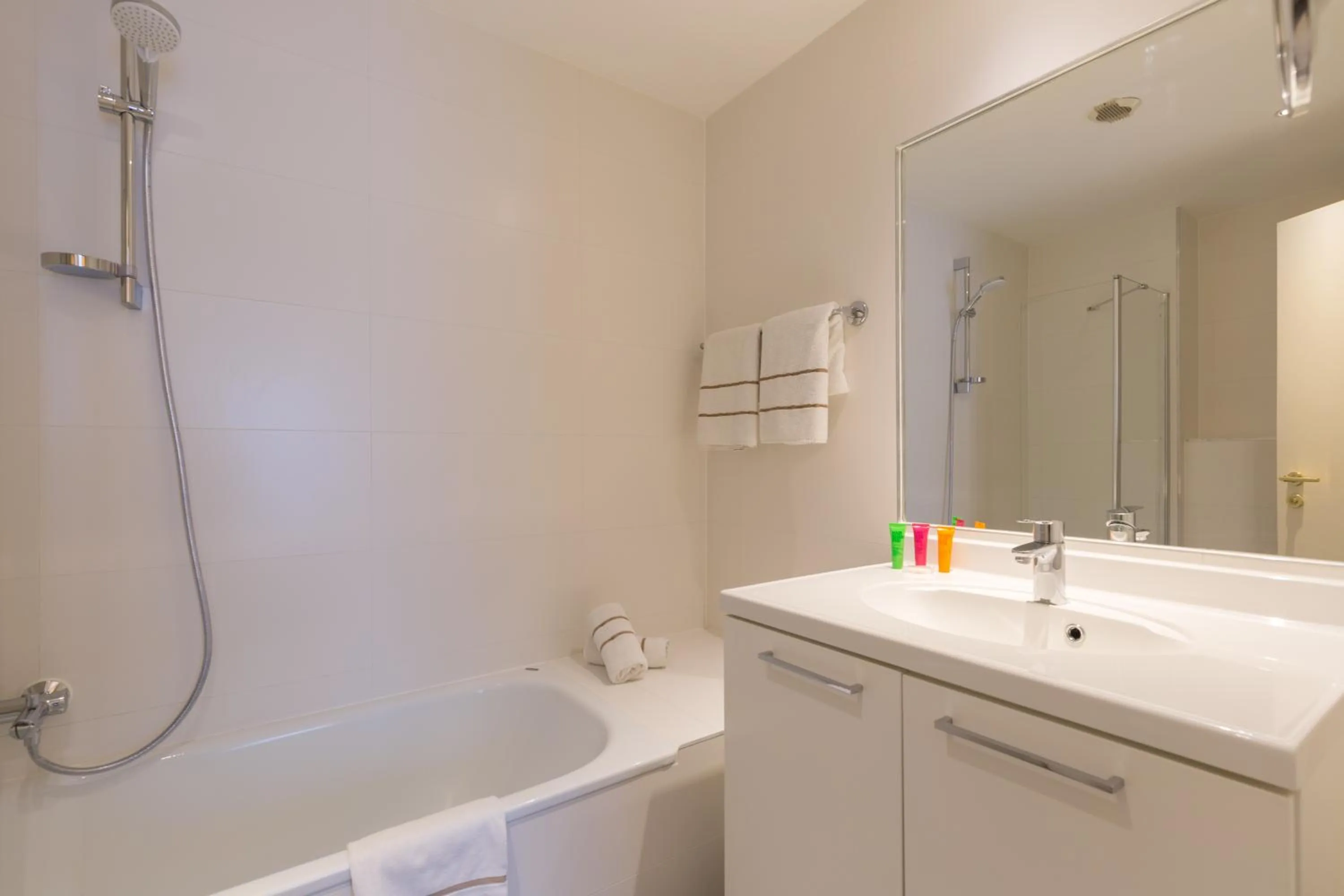 Bathroom in Thon Hotel Residence Parnasse Aparthotel