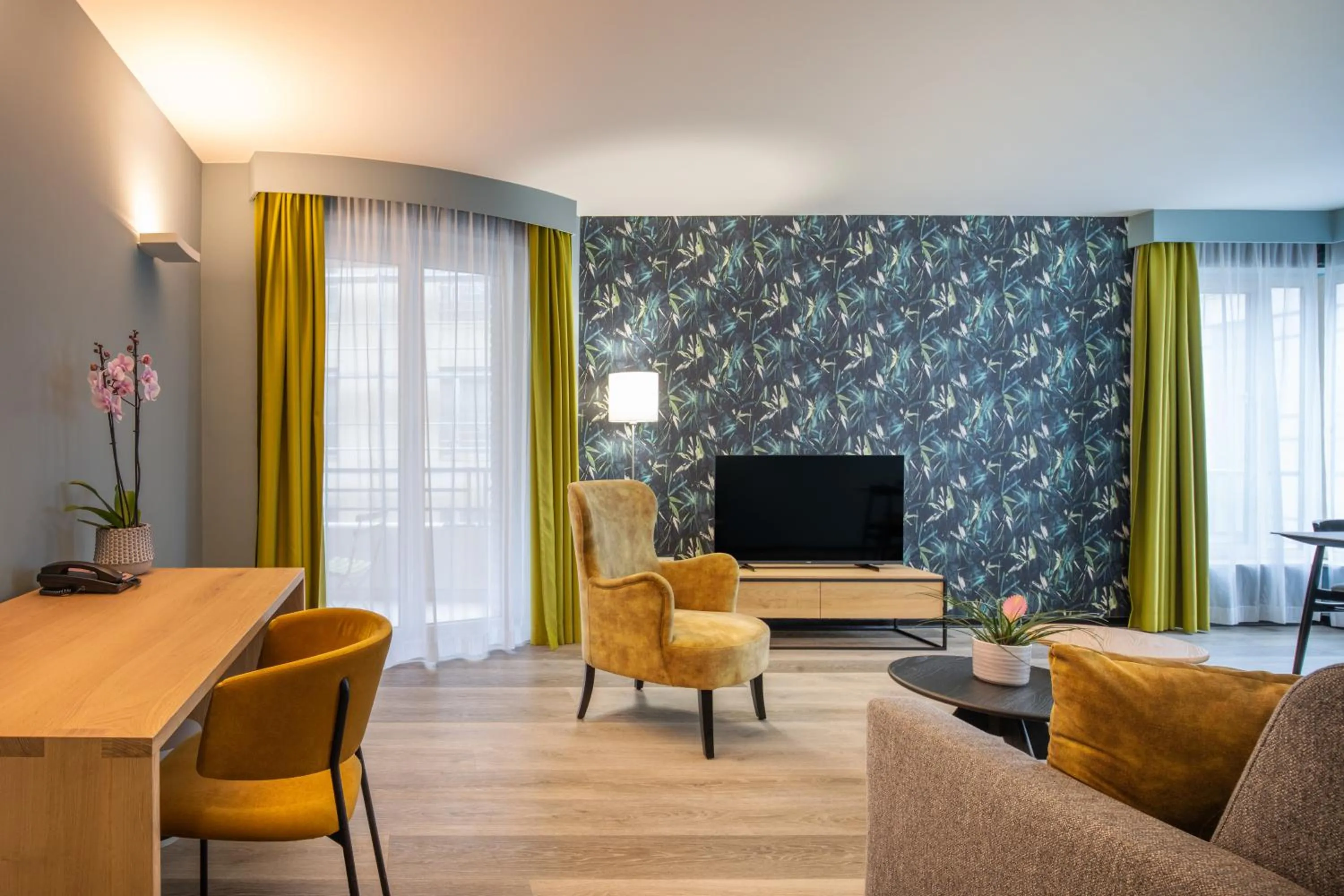 TV and multimedia in Thon Hotel Residence Parnasse Aparthotel