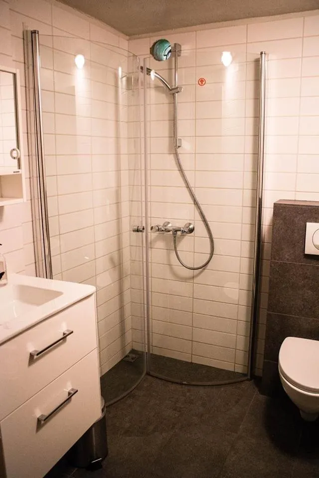 Shower in Old Cottage - Reynivellir II