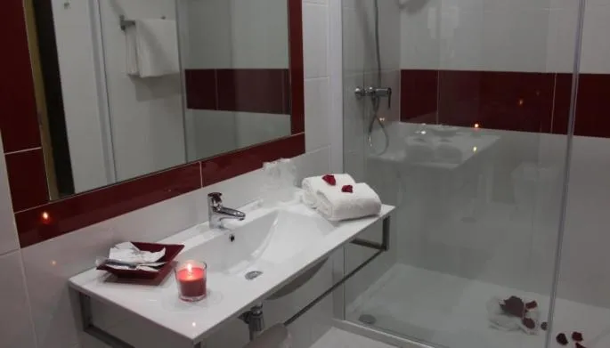 Shower in Palace Hotel Astúrias & Spa