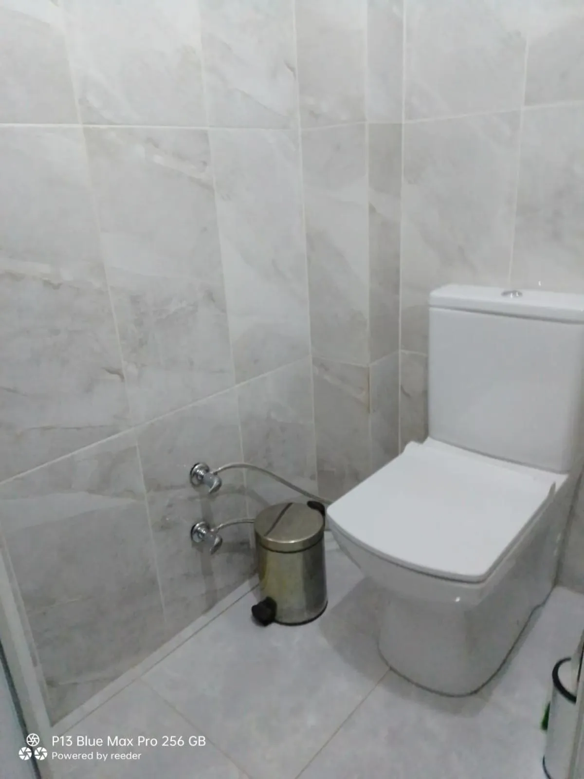 Toilet in Golden Life Apart Hotel