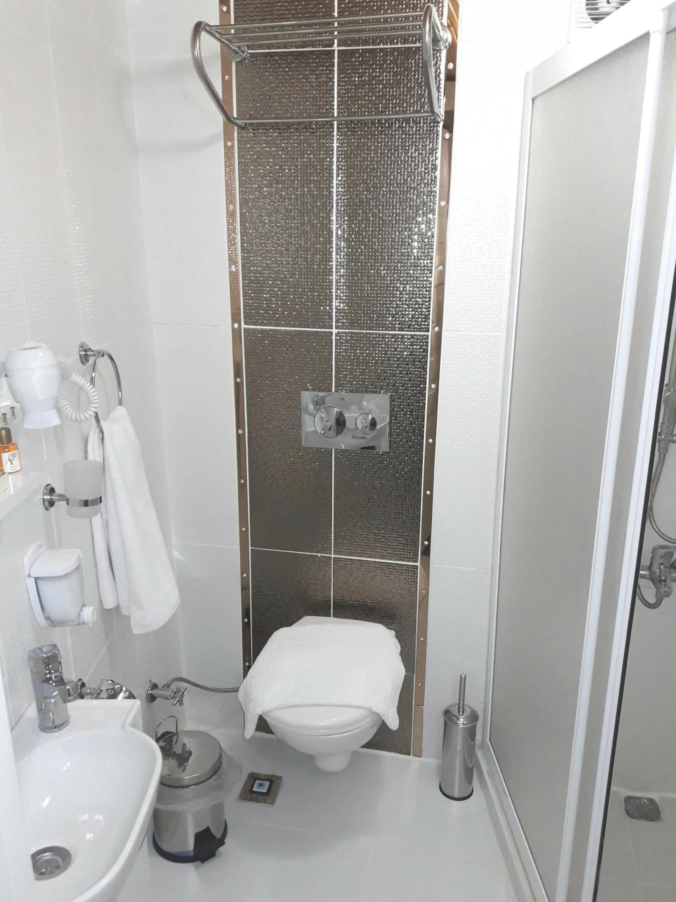 Bathroom in Golden Life Apart Hotel