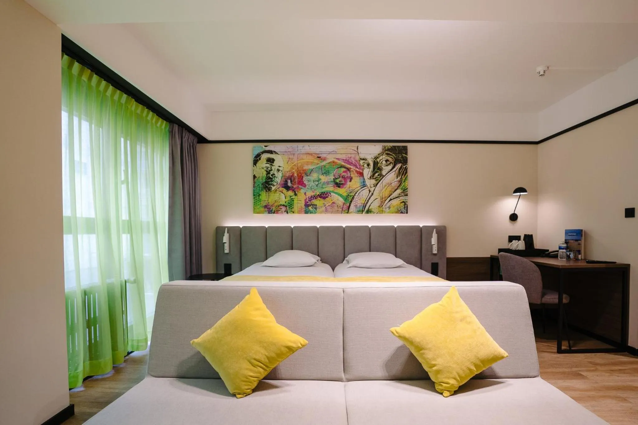 Bedroom, Bed in Ostend Hotel