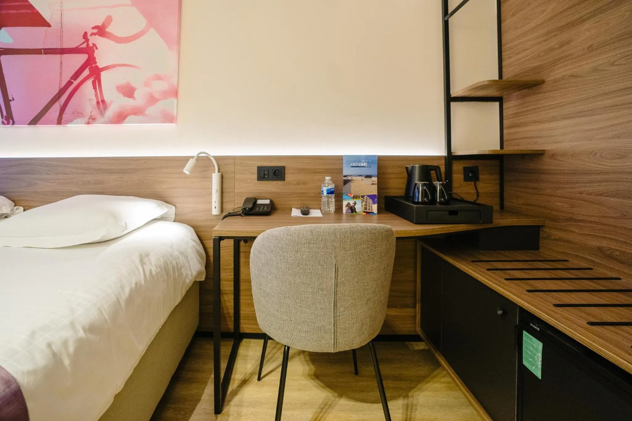 Bedroom, Bed in Ostend Hotel