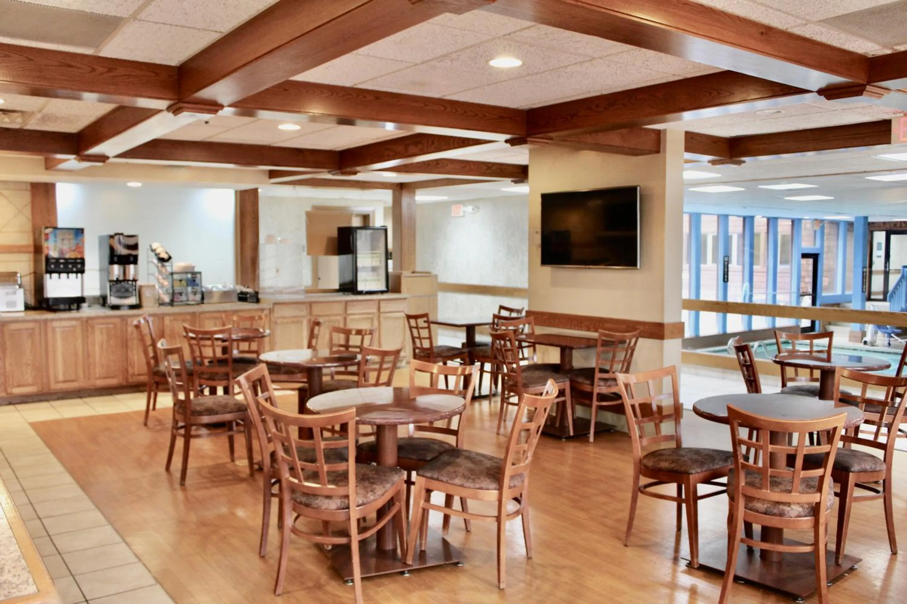 Dining area in Carlton Lodge Hotel and Suites