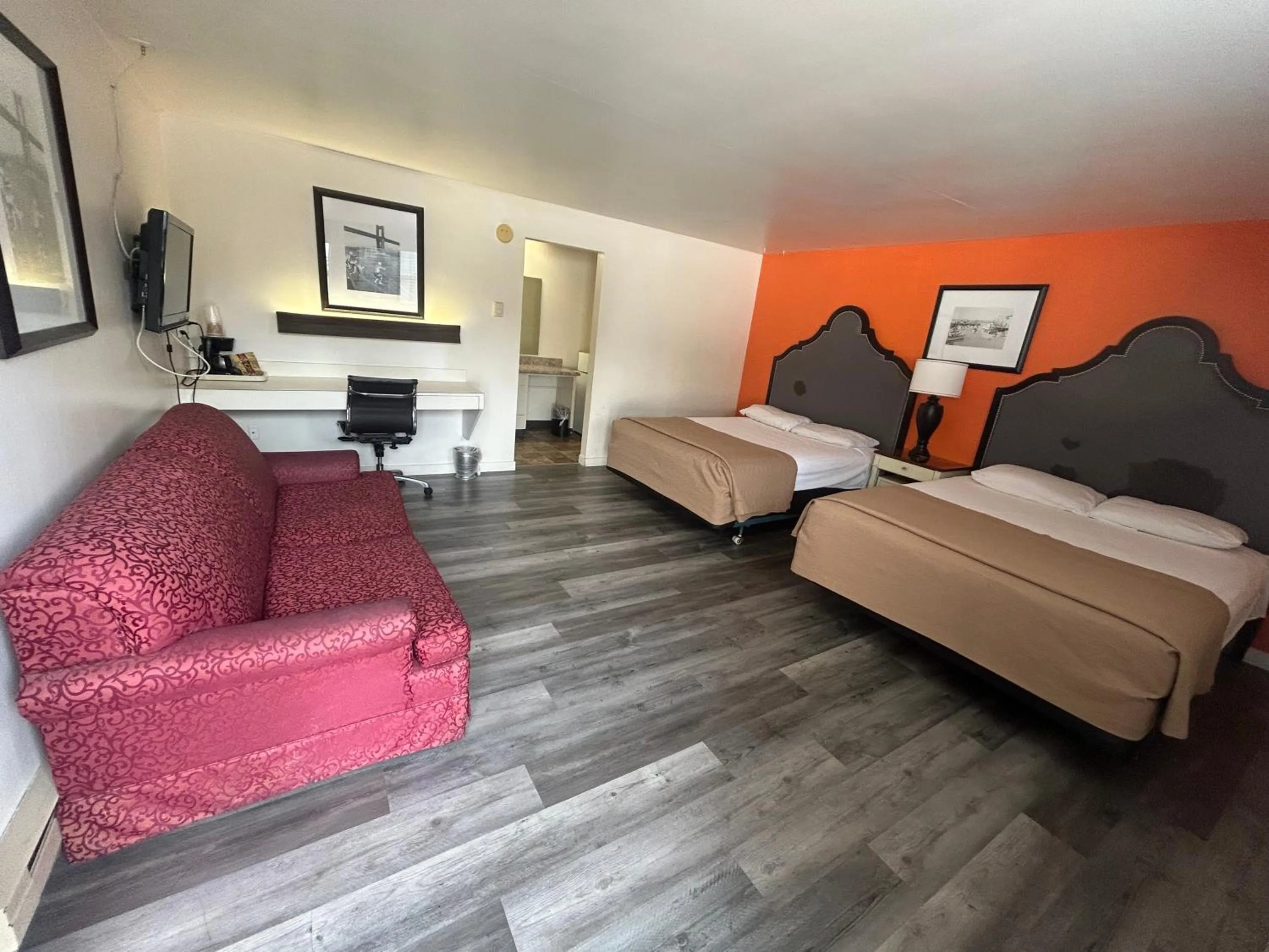 Bedroom, Bed in Capri Motel By Belvilla Walla Walla US 12