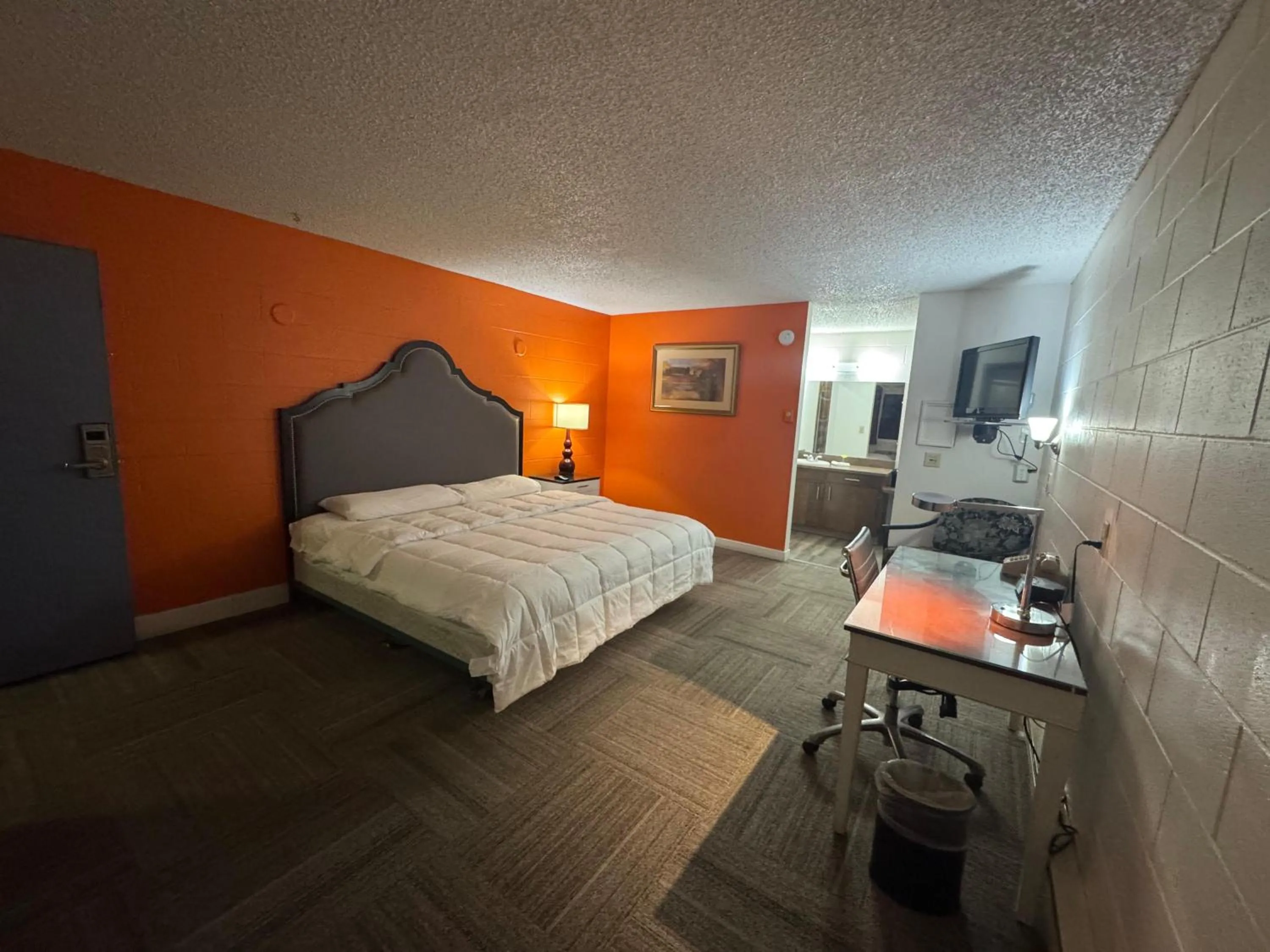 Bedroom, Bed in Capri Motel By Belvilla Walla Walla US 12