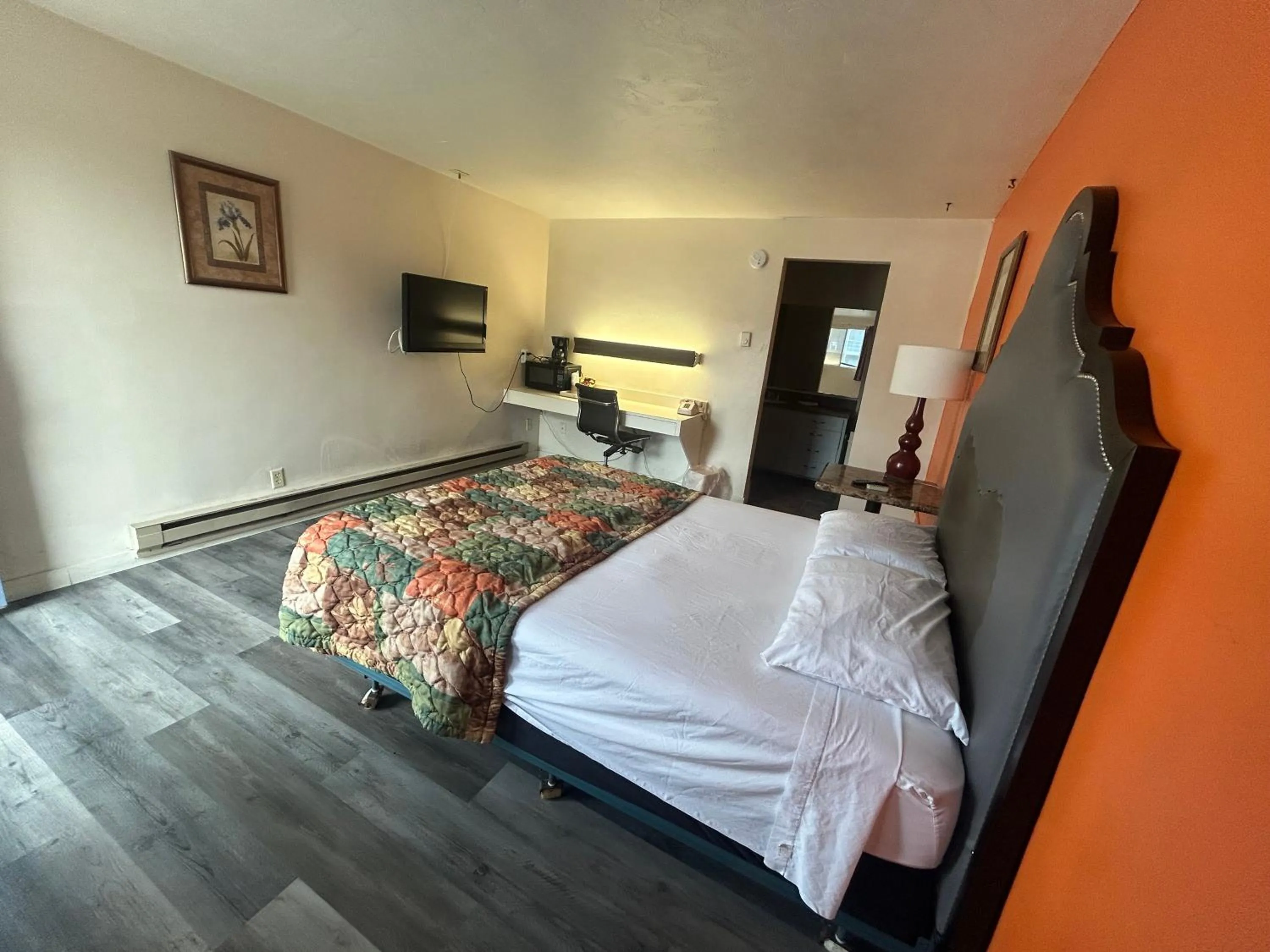 Bedroom, Bed in Capri Motel By Belvilla Walla Walla US 12