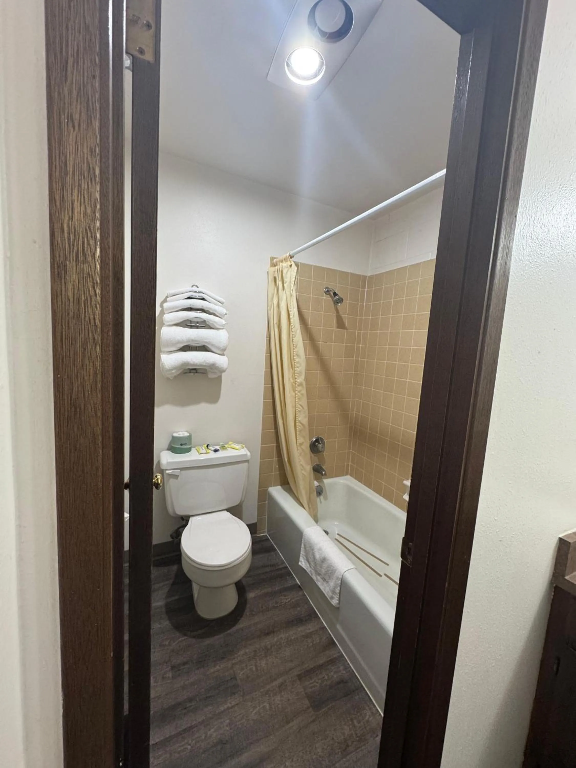 Bathroom in Capri Motel By Belvilla Walla Walla US 12