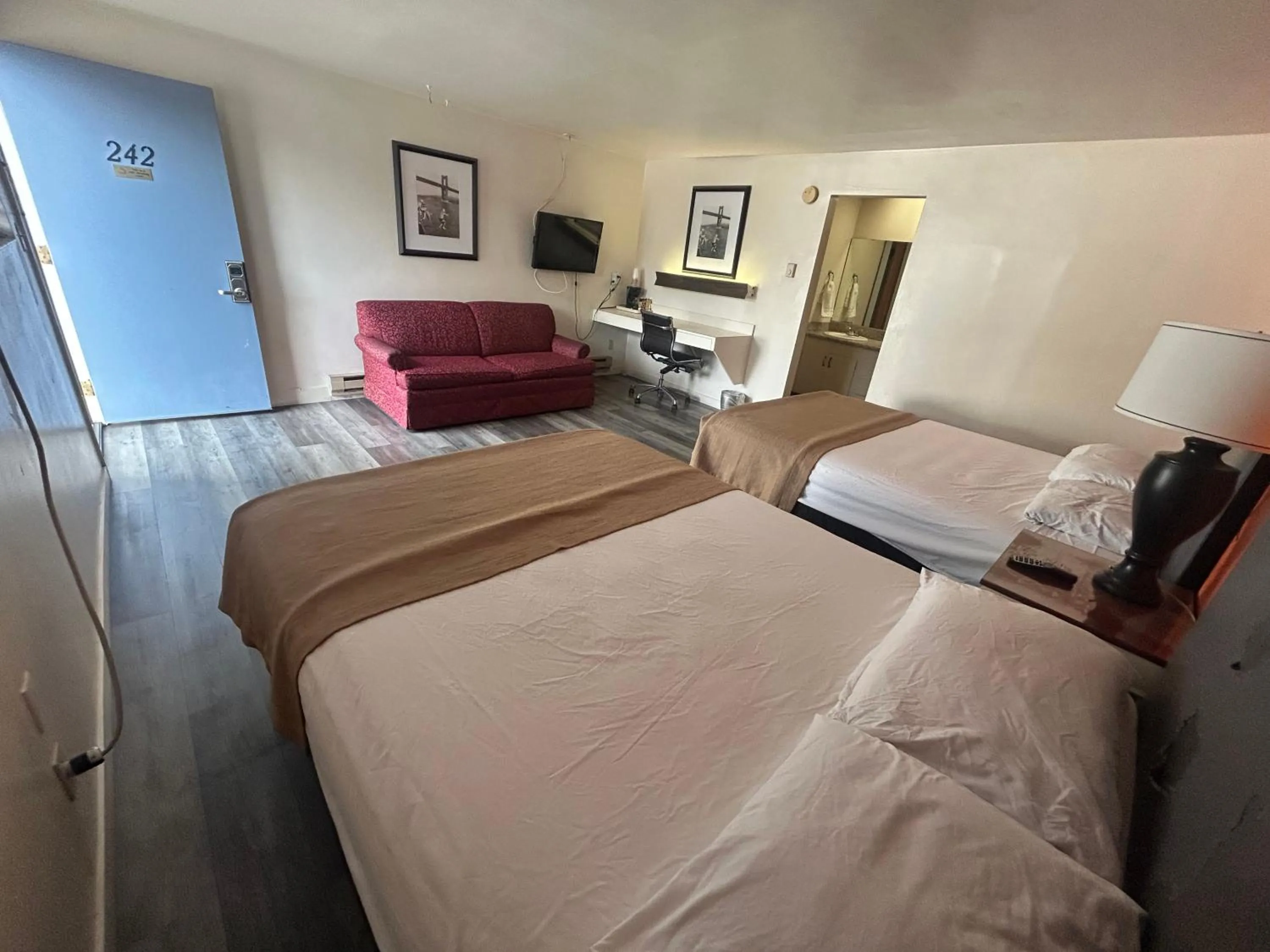 Bedroom, Bed in Capri Motel By Belvilla Walla Walla US 12