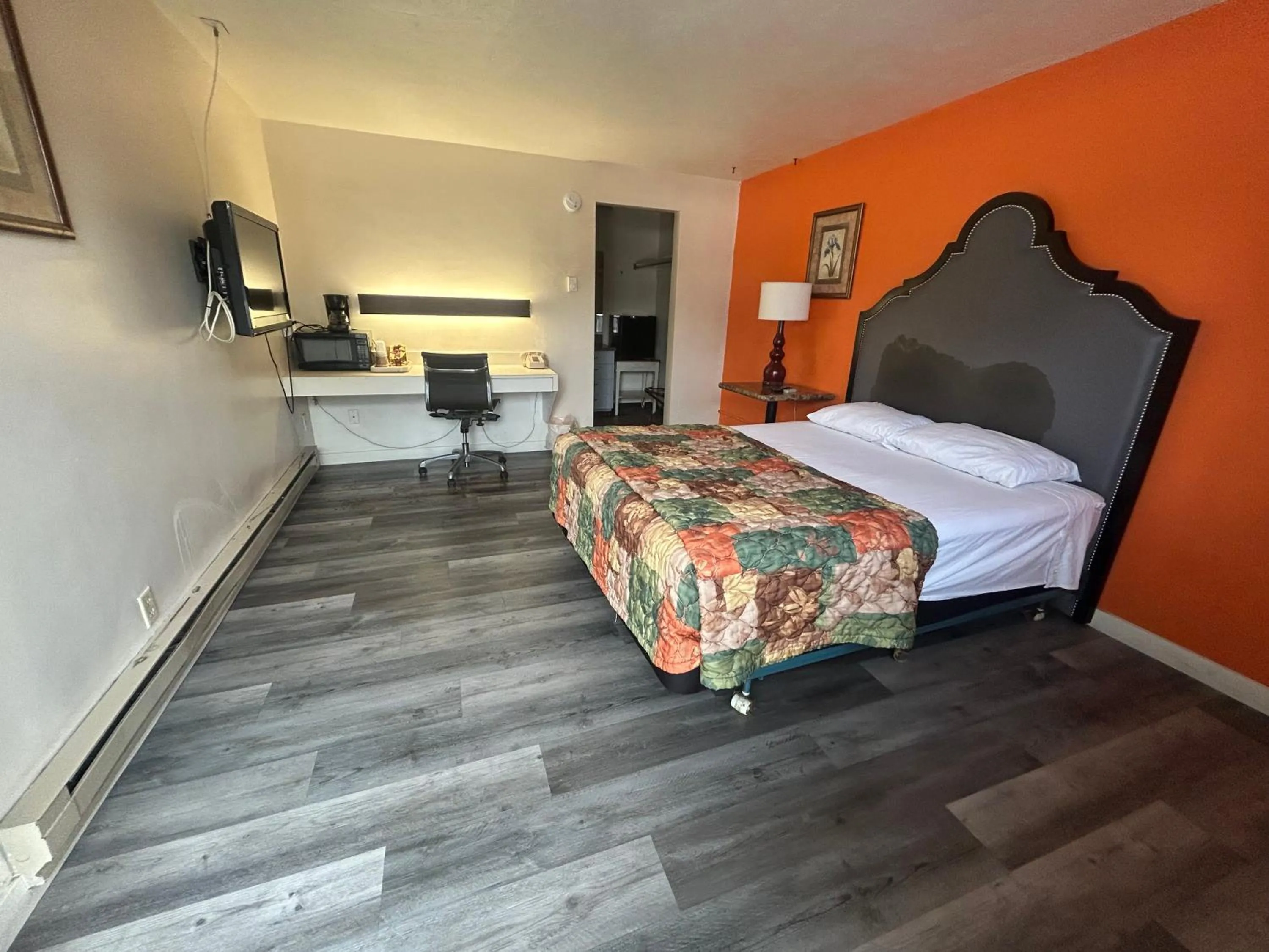 Bedroom, Bed in Capri Motel By Belvilla Walla Walla US 12