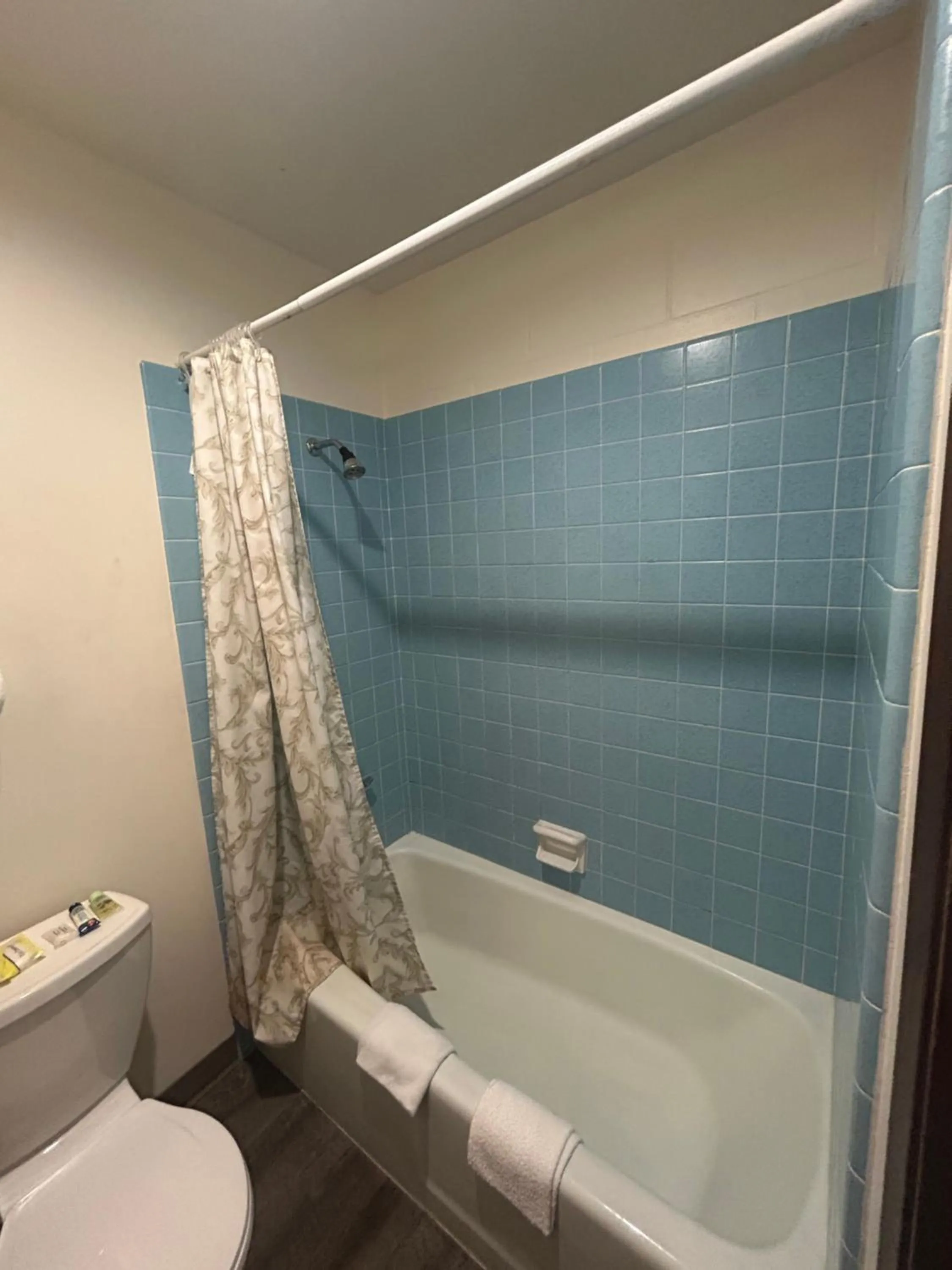 Bathroom in Capri Motel By Belvilla Walla Walla US 12