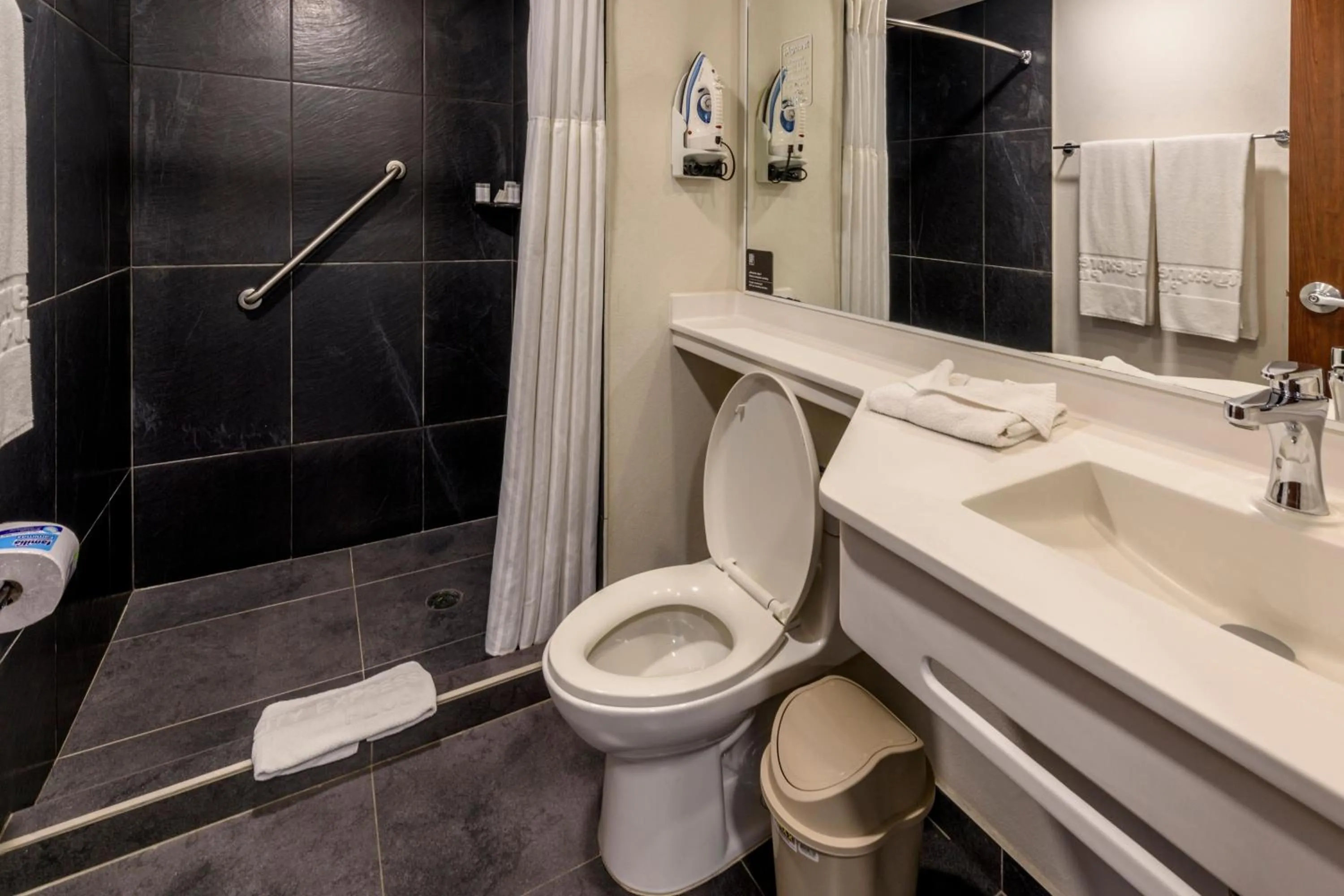 Bathroom in City Express Plus by Marriott Bogota Aeropuerto
