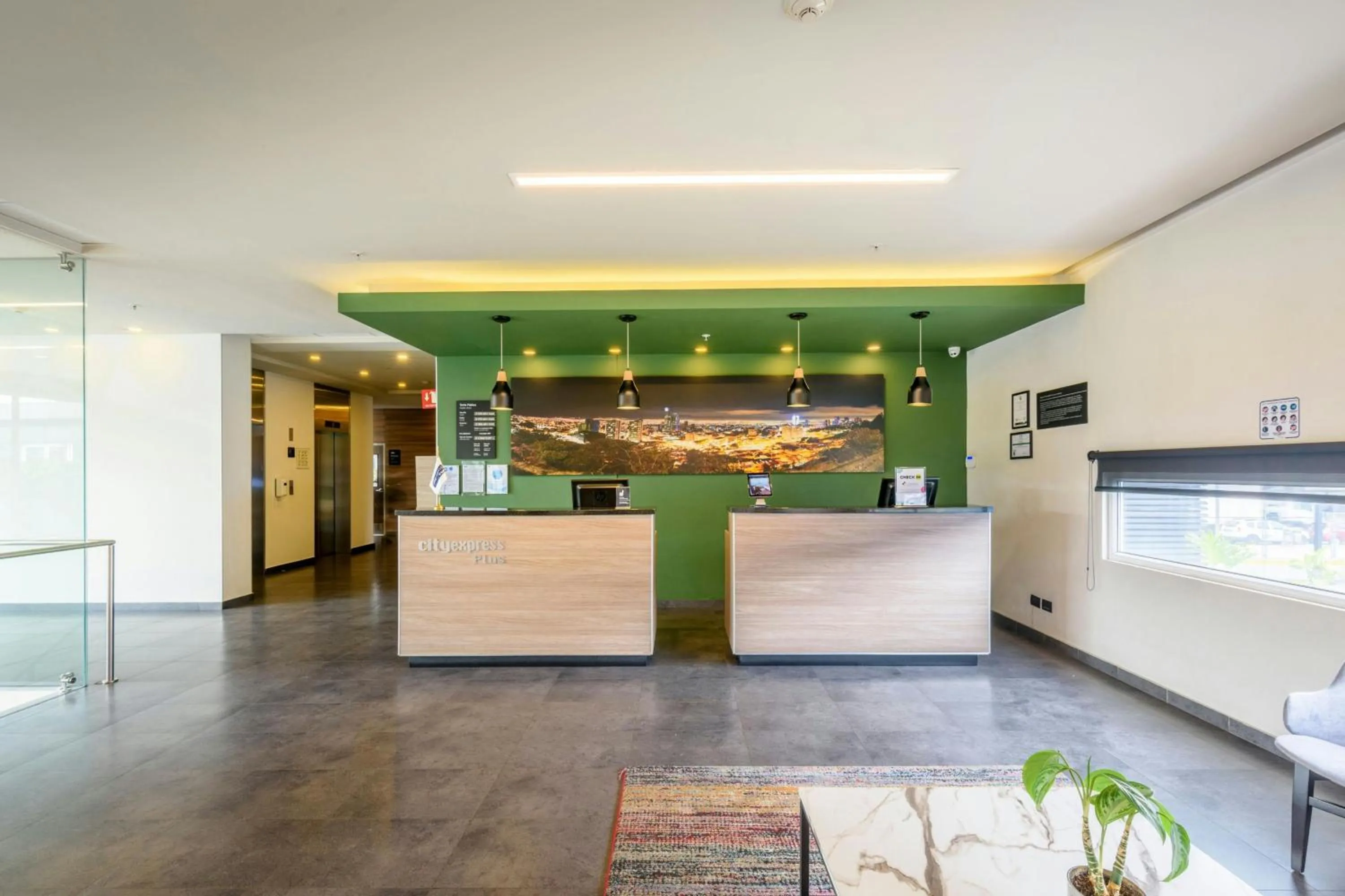 Lobby or reception in City Express Plus by Marriott Bogota Aeropuerto