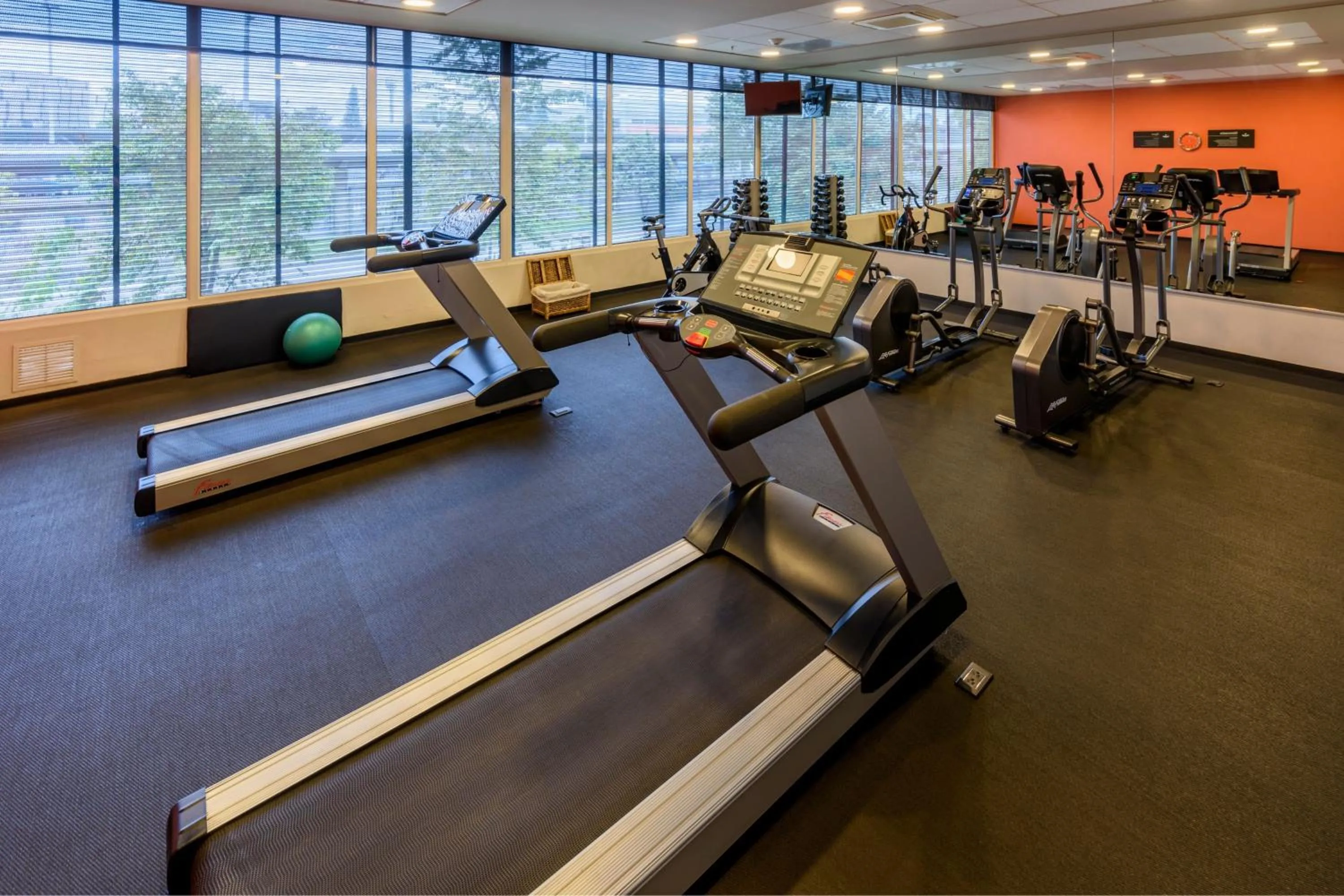Fitness centre/facilities in City Express Plus by Marriott Bogota Aeropuerto
