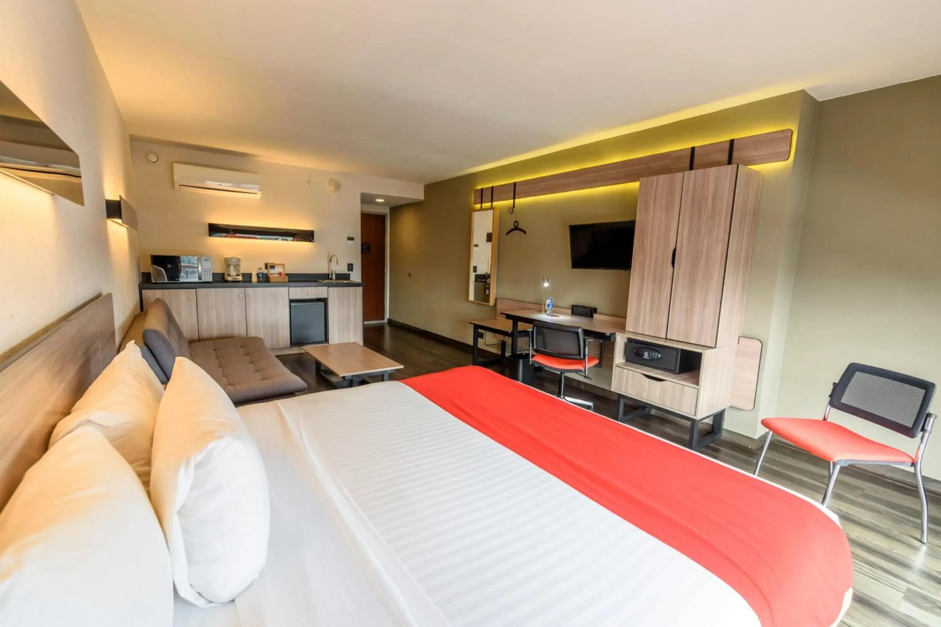 Superior Queen Room with Sofa Bed in City Express Plus by Marriott Bogota Aeropuerto Superior Queen Room with Sofa Bed in City Express Plus by Marriott Bogota Aeropuerto