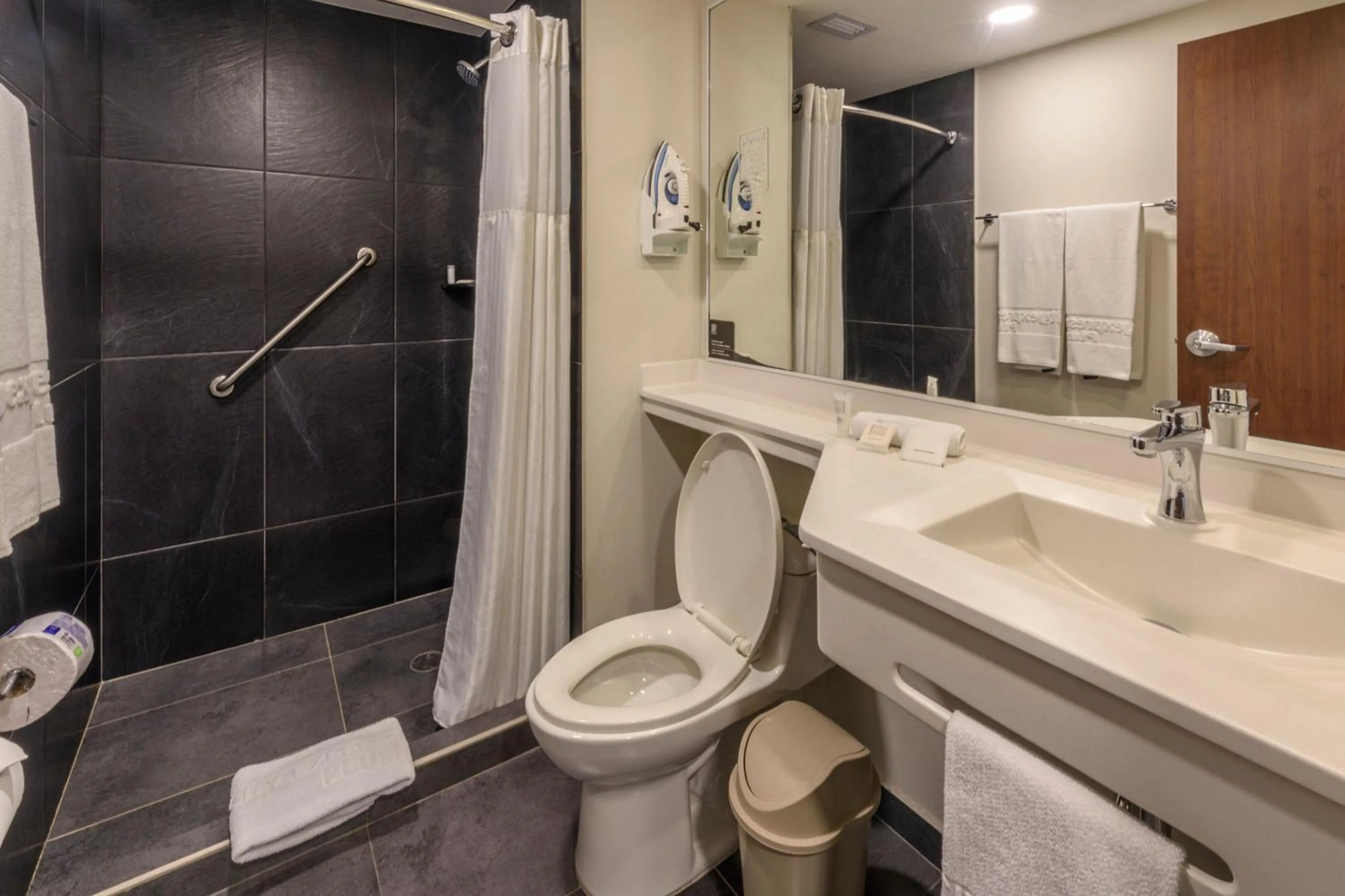 Photo of the whole room in City Express Plus by Marriott Bogota Aeropuerto