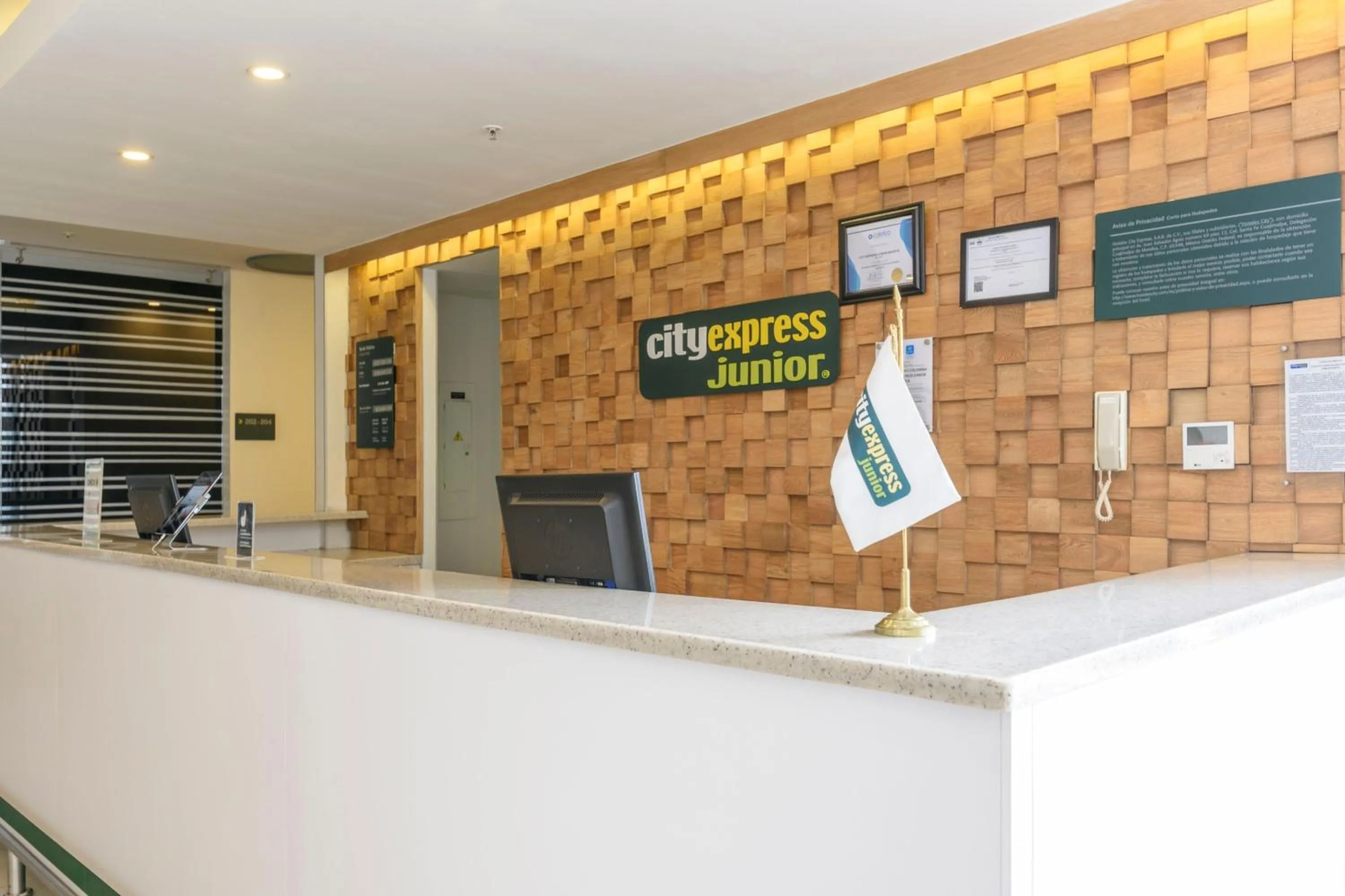Lobby or reception in City Express Junior by Marriott Bogota Aeropuerto