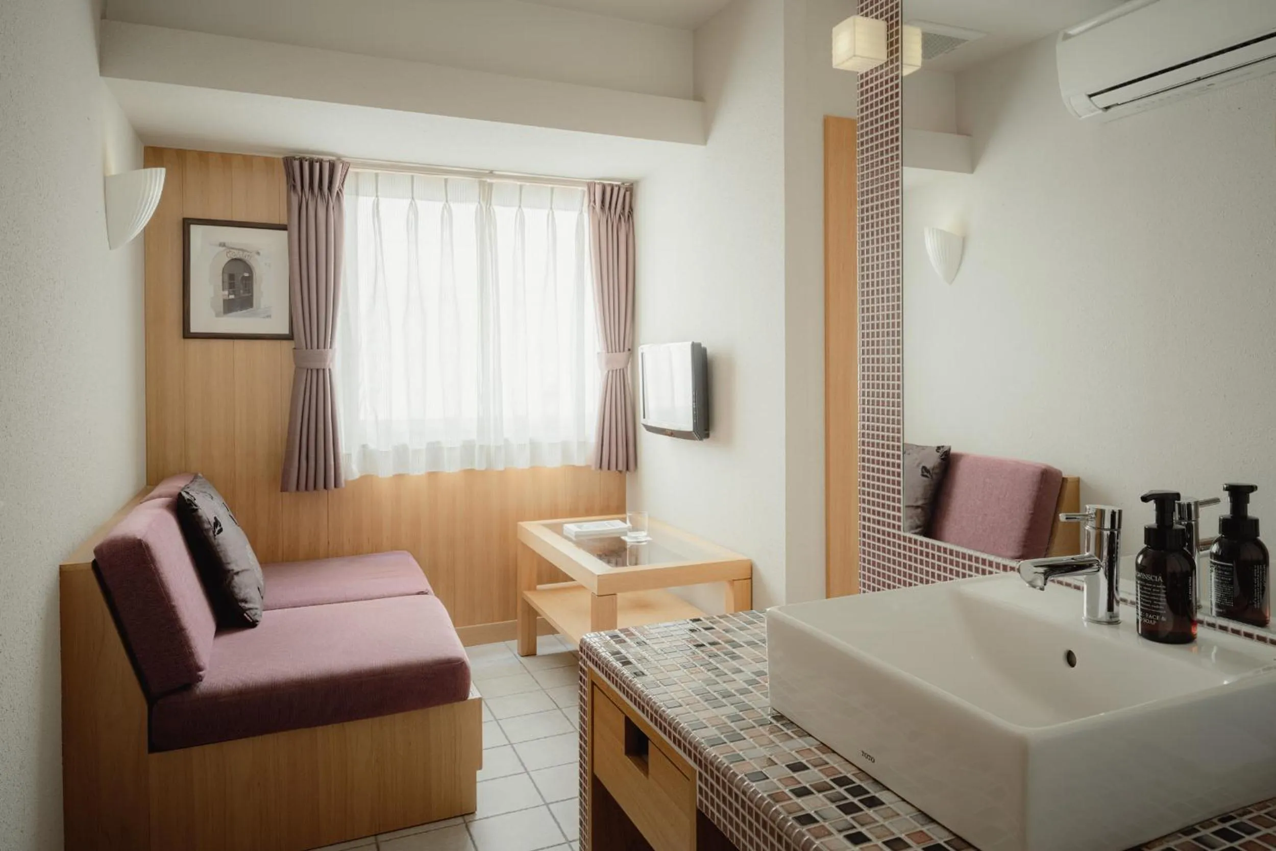 Photo of the whole room in Nesthotel alt Kawasaki Station