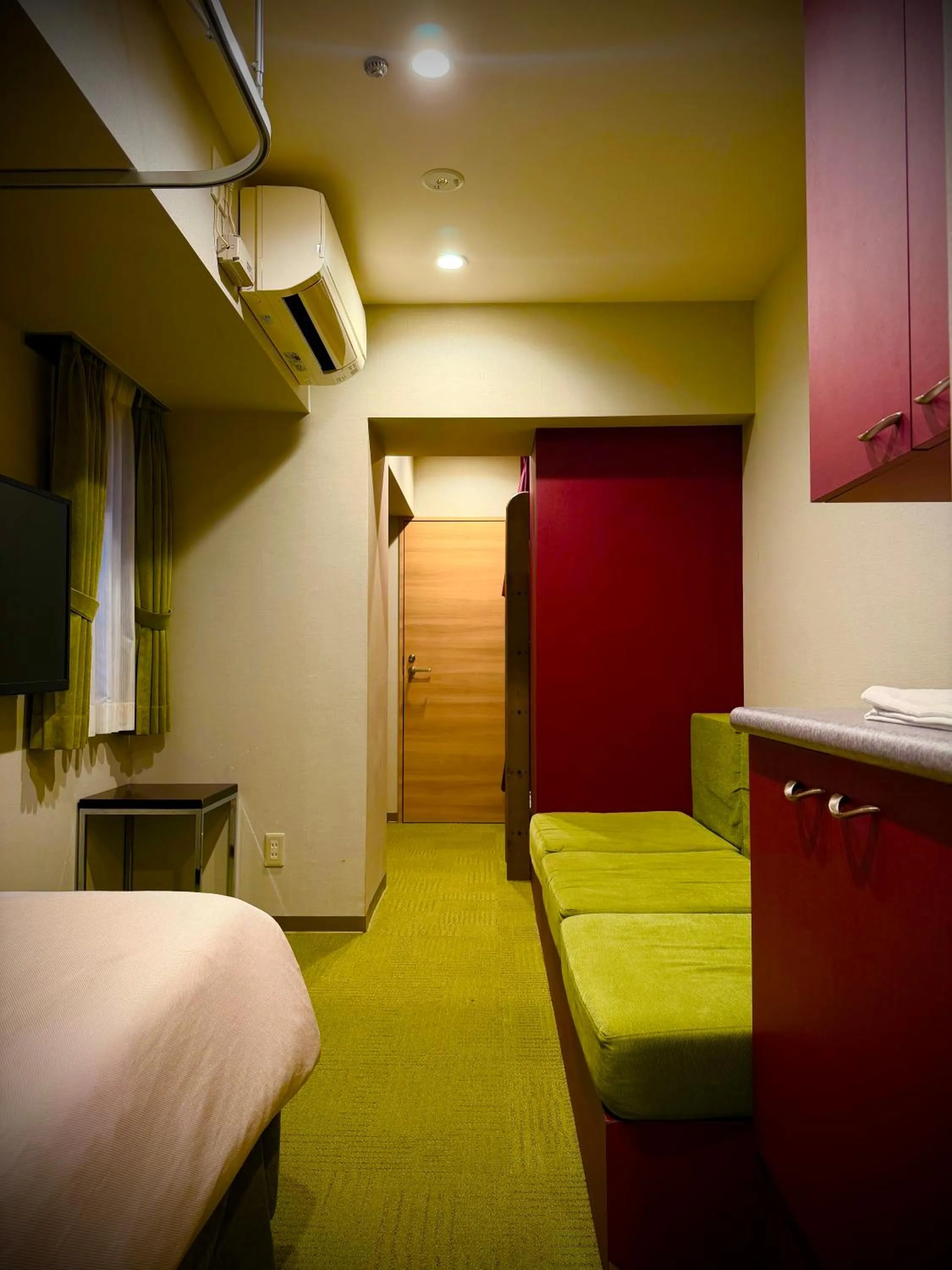 Bed in Nesthotel alt Kawasaki Station