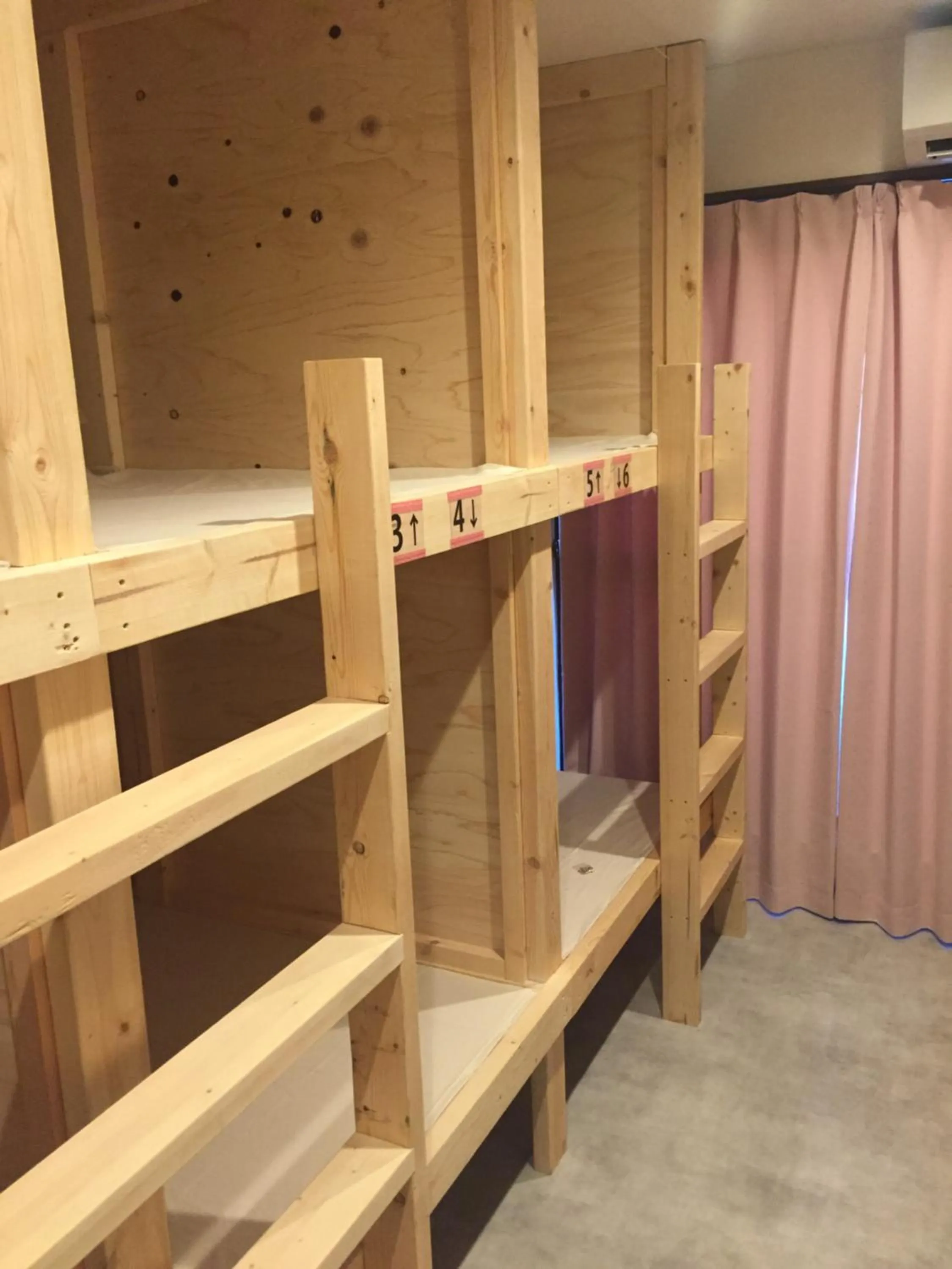 bunk bed, Bed in Guesthouse Sensu