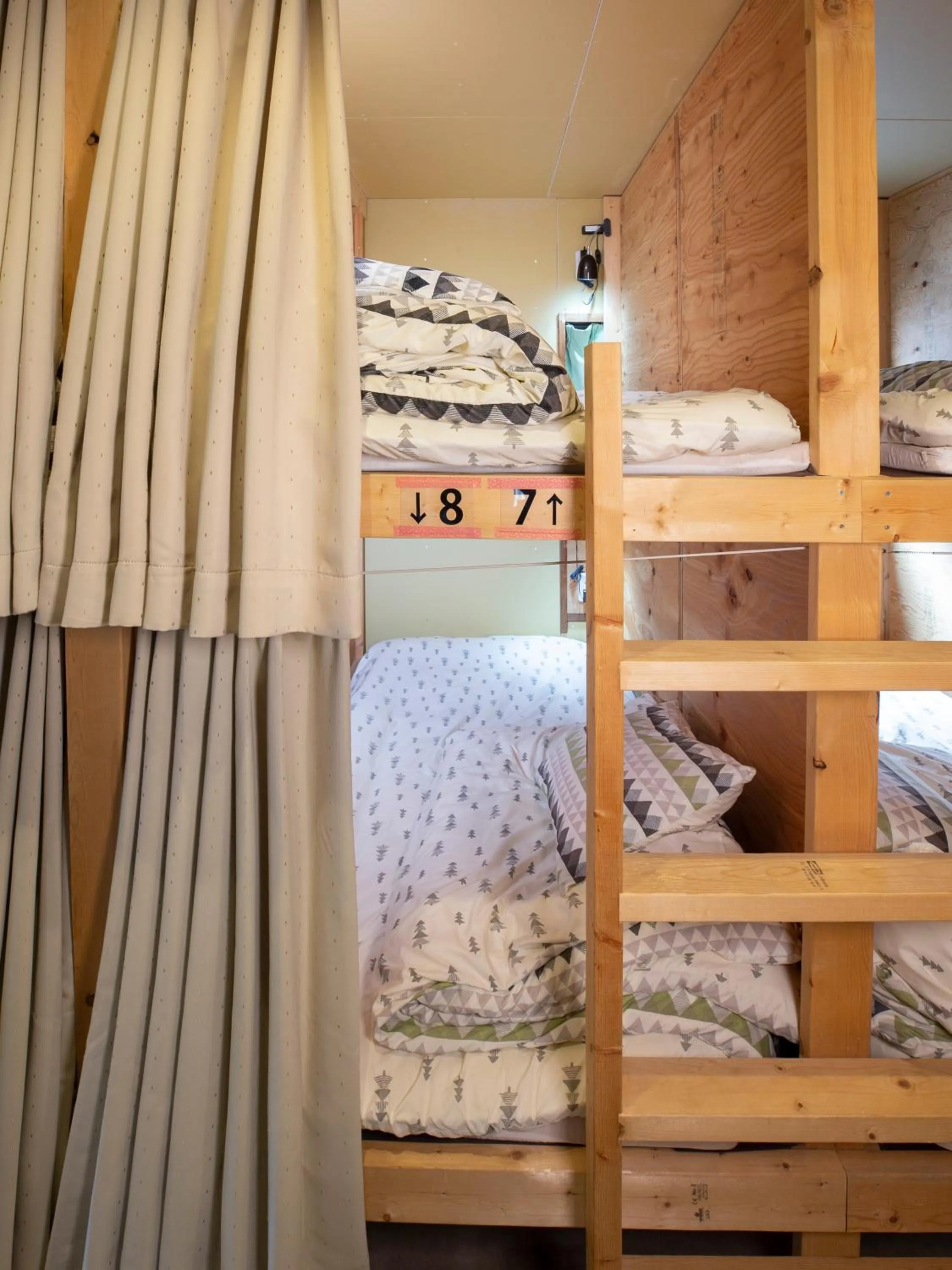 bunk bed, Bed in Guesthouse Sensu