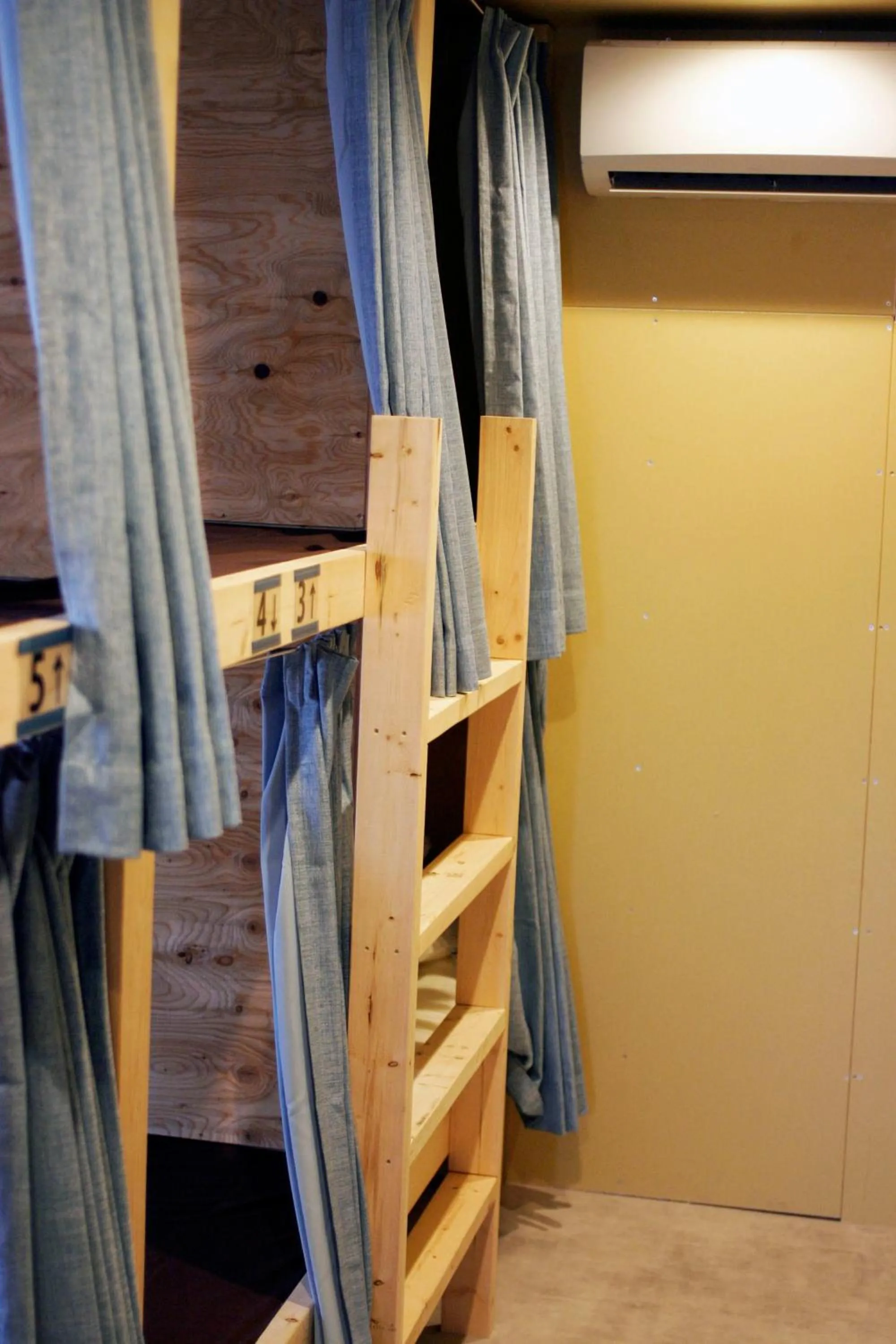 bunk bed, Bed in Guesthouse Sensu