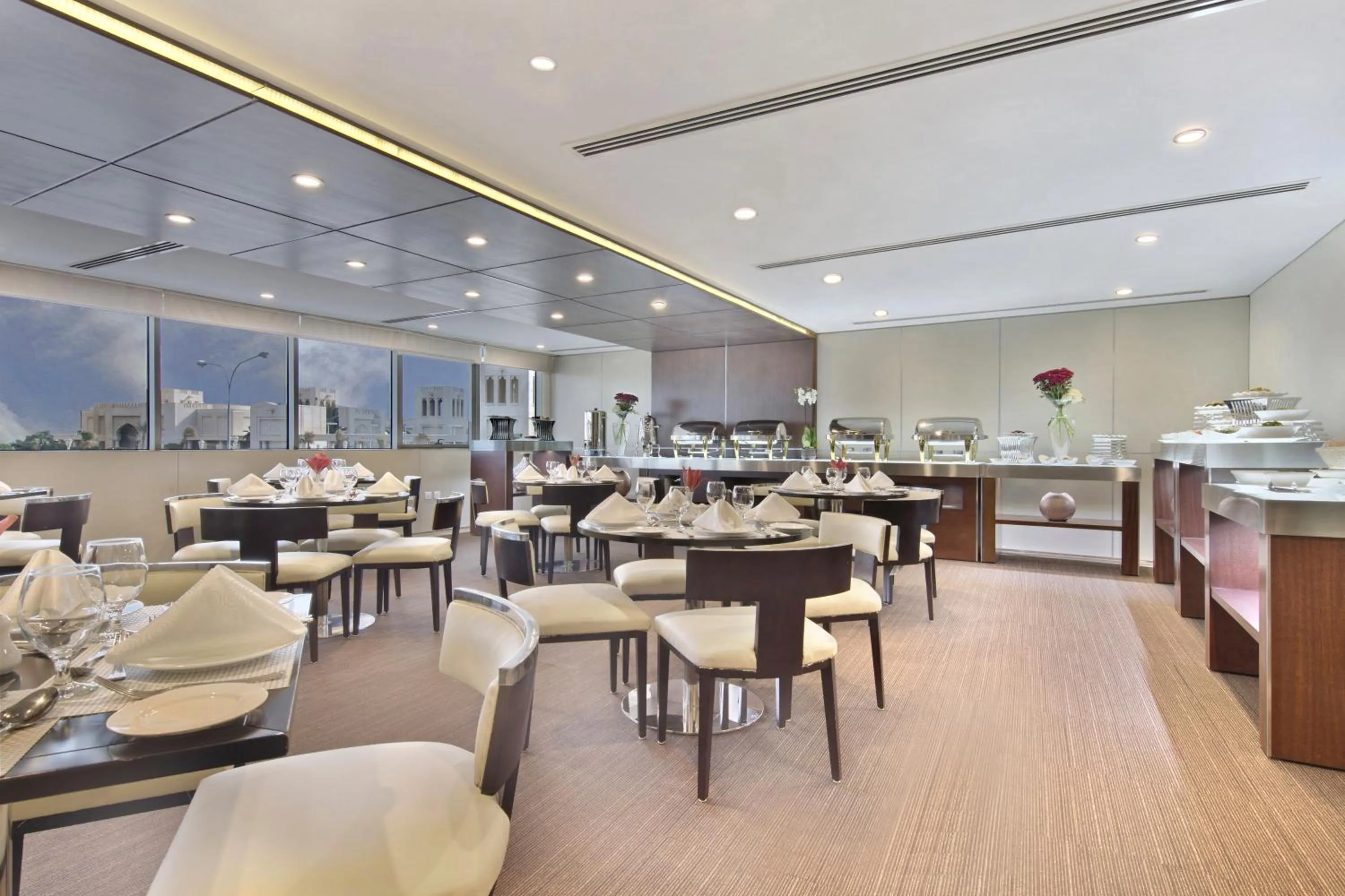 Restaurant/places to eat in The Curve Hotel