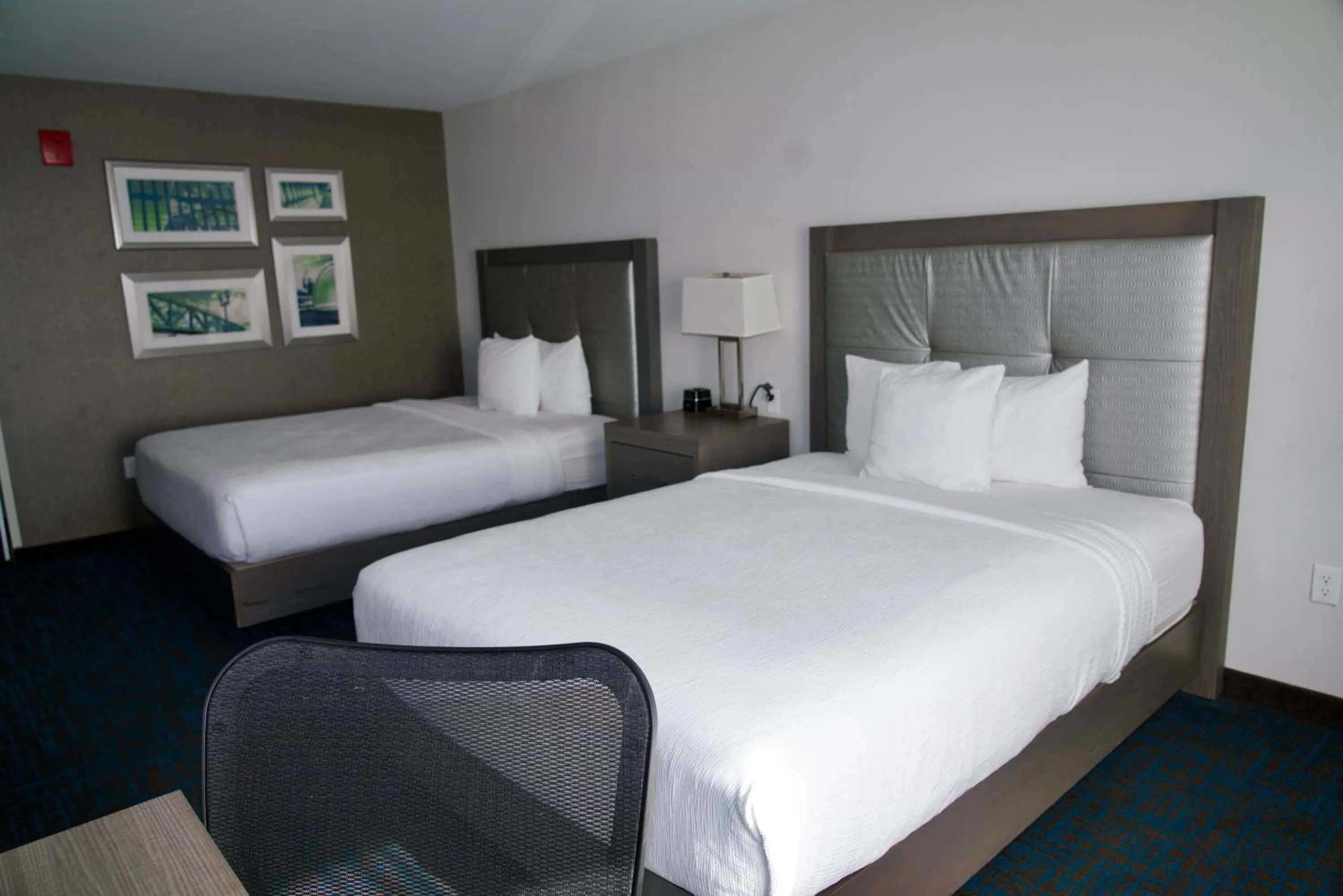 Bed in La Quinta by Wyndham St. Paul-Woodbury