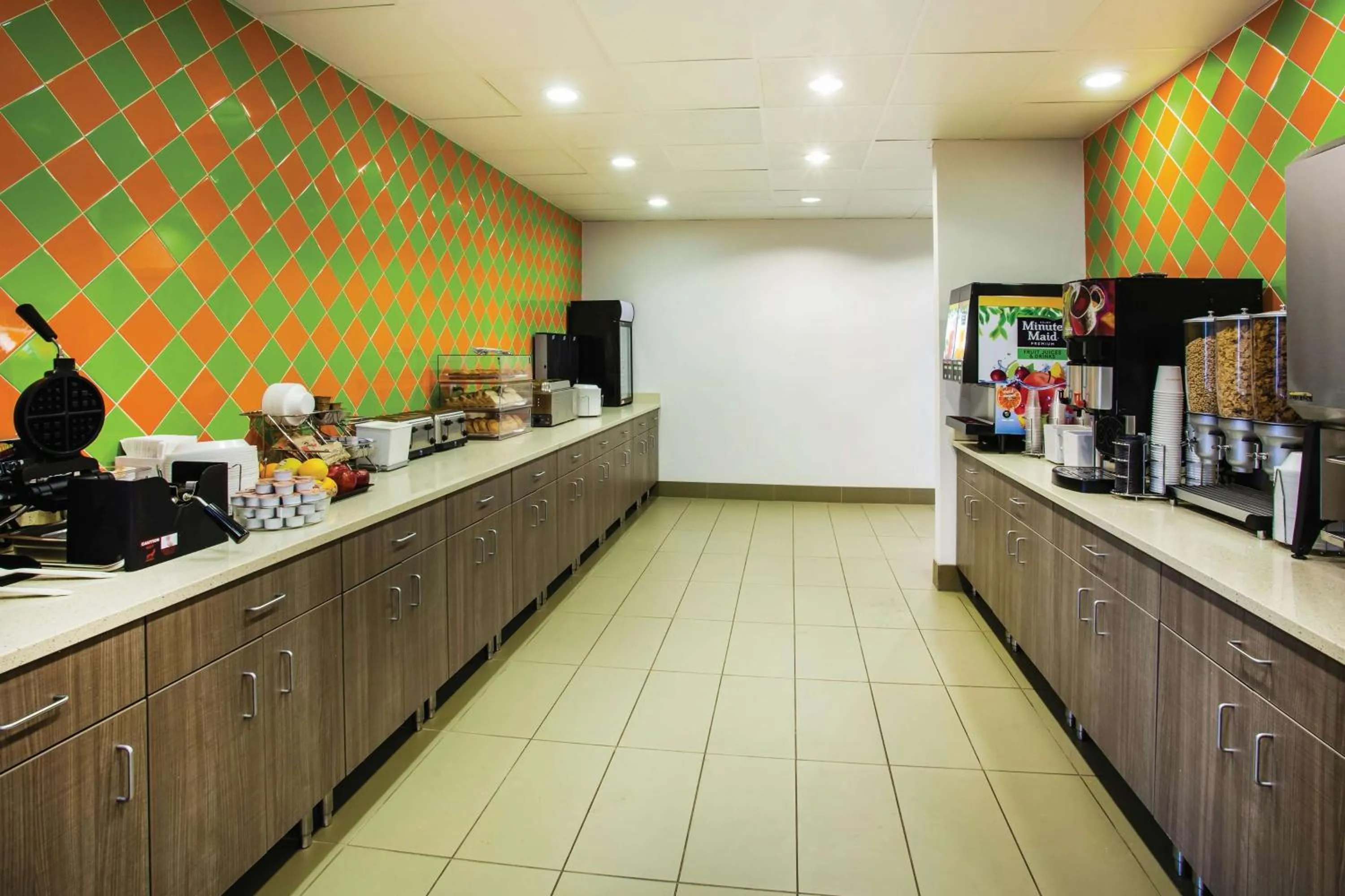 Restaurant/places to eat in La Quinta by Wyndham St. Paul-Woodbury