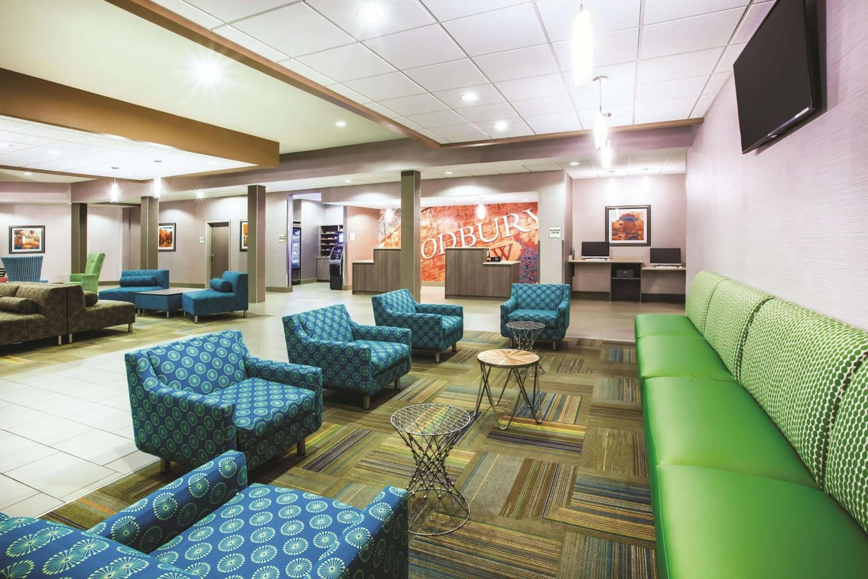 Lobby or reception in La Quinta by Wyndham St. Paul-Woodbury