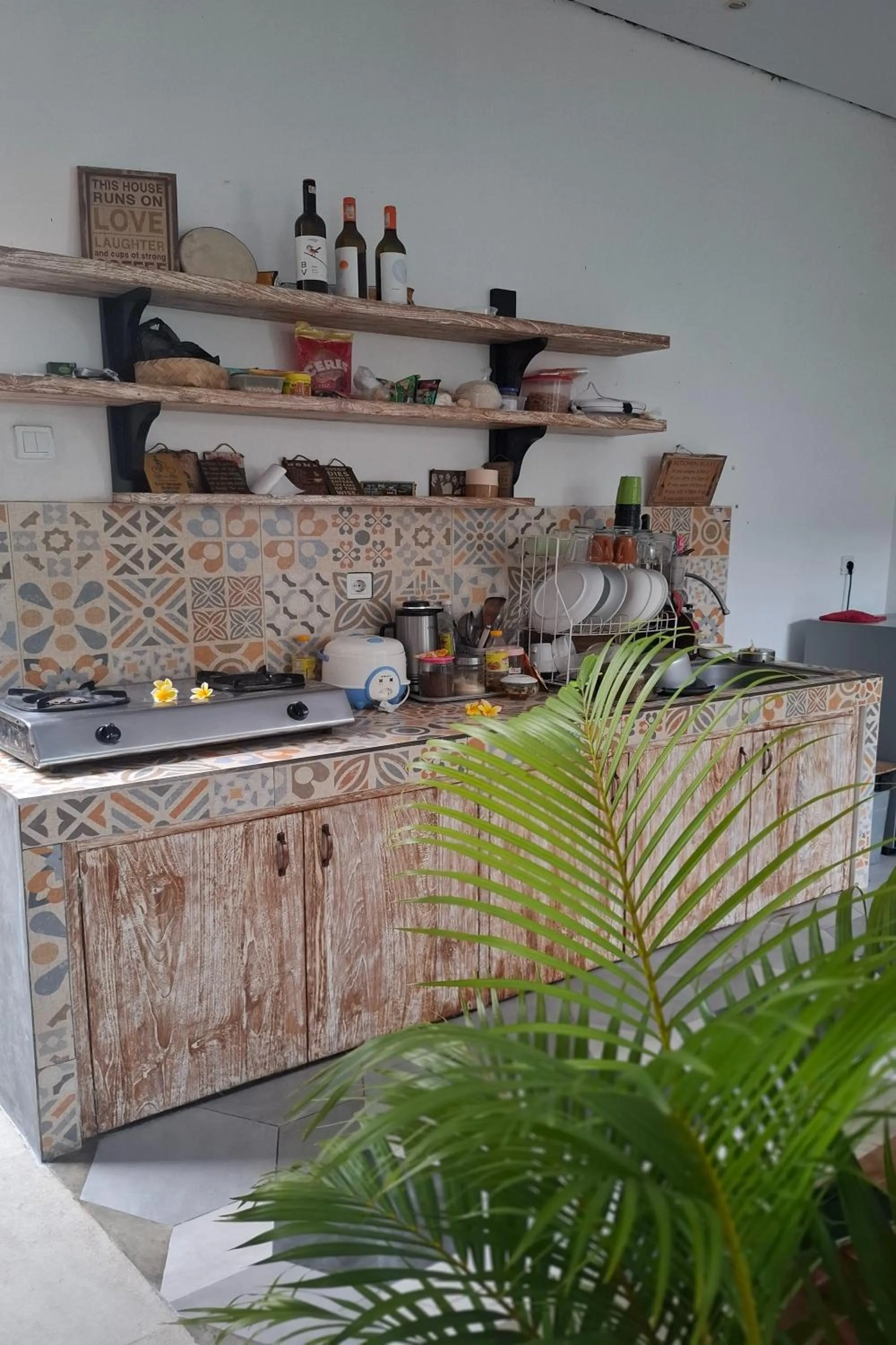 Kitchen or kitchenette in Bring In House Yogyakarta