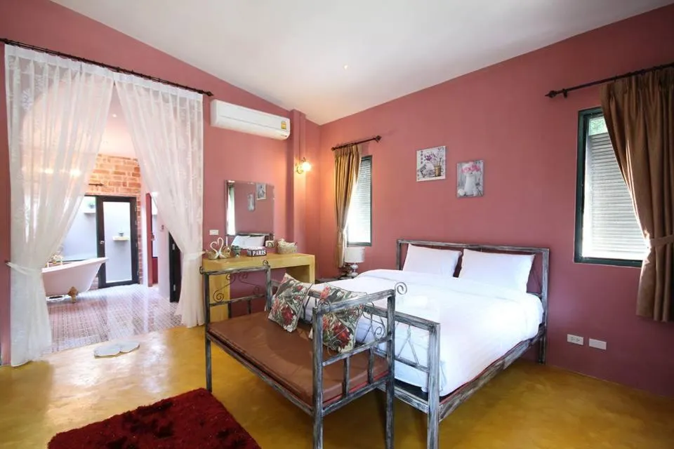 Photo of the whole room, Bed in Stamp Hills Resort