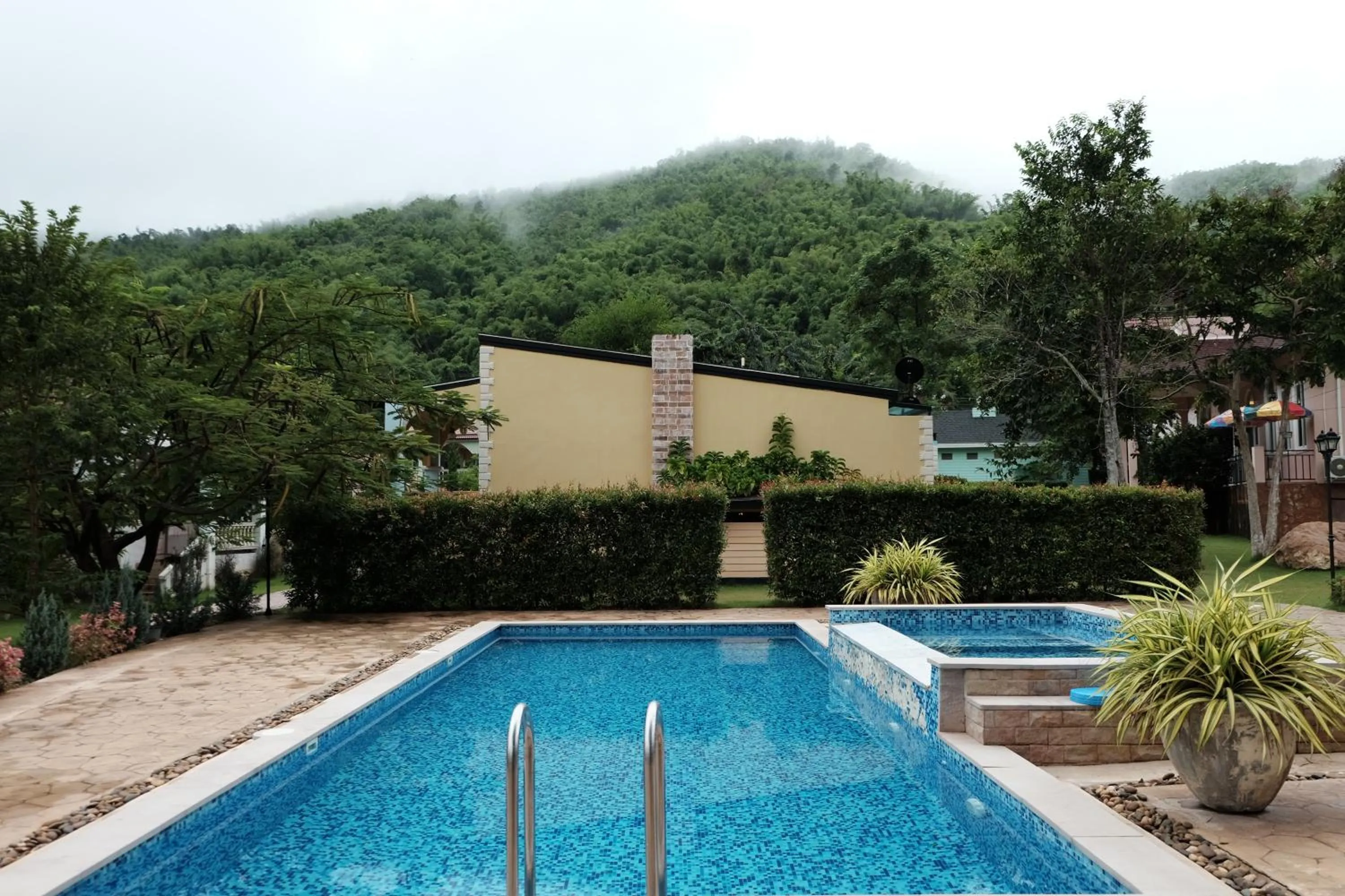 Swimming pool in Stamp Hills Resort