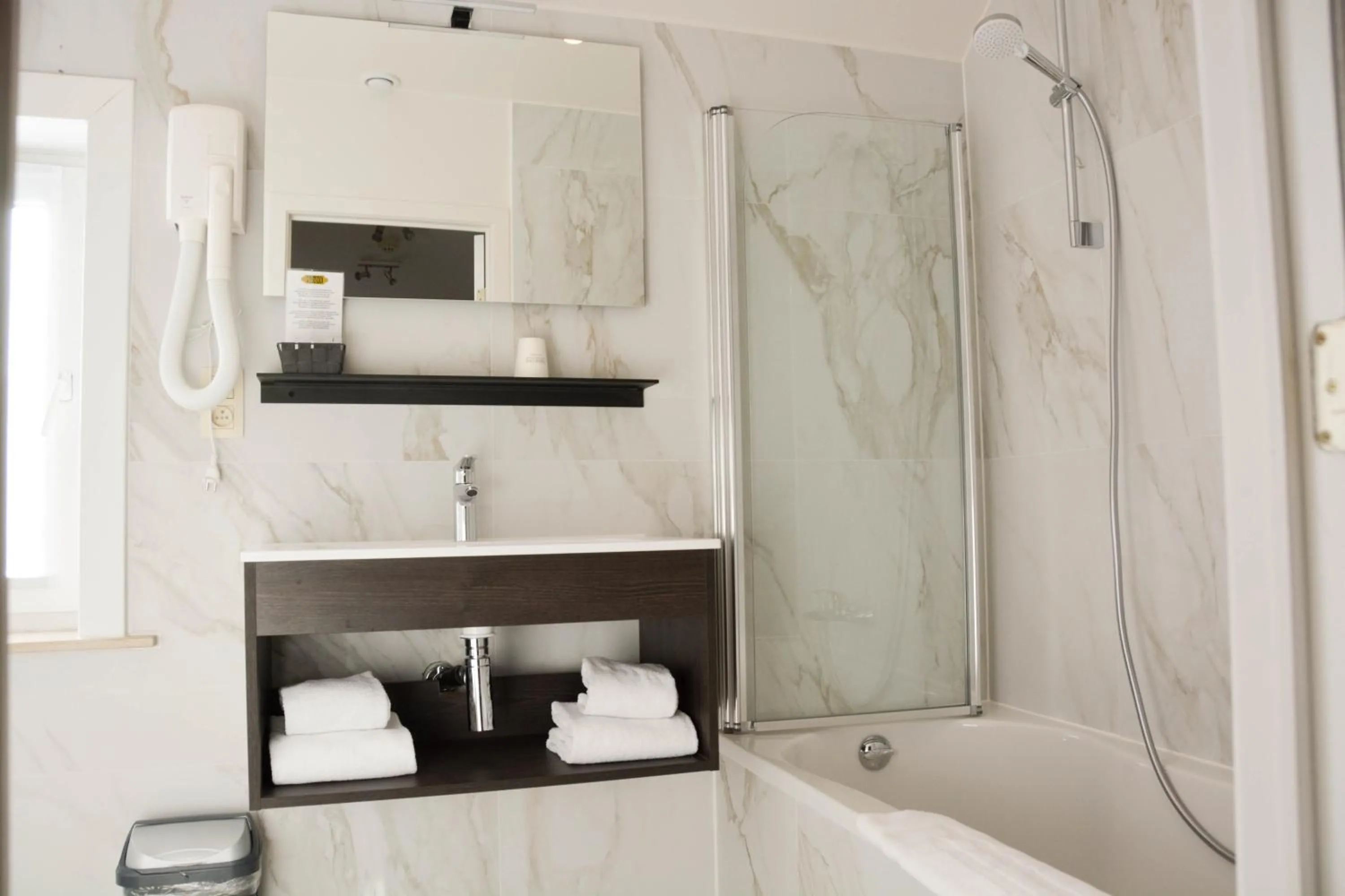 Bathroom in Hotel Maraboe