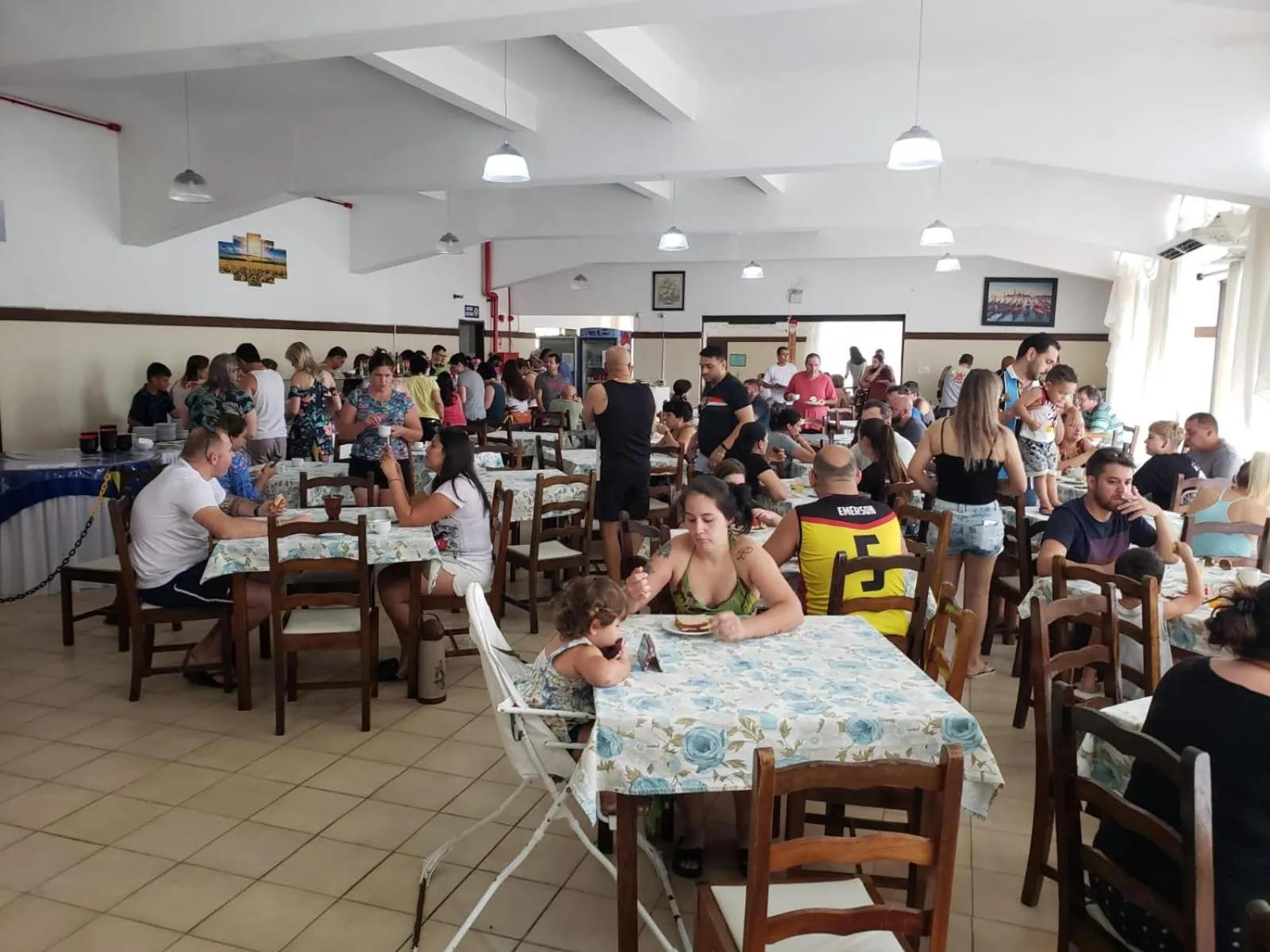 Restaurant/places to eat in Center Hotel