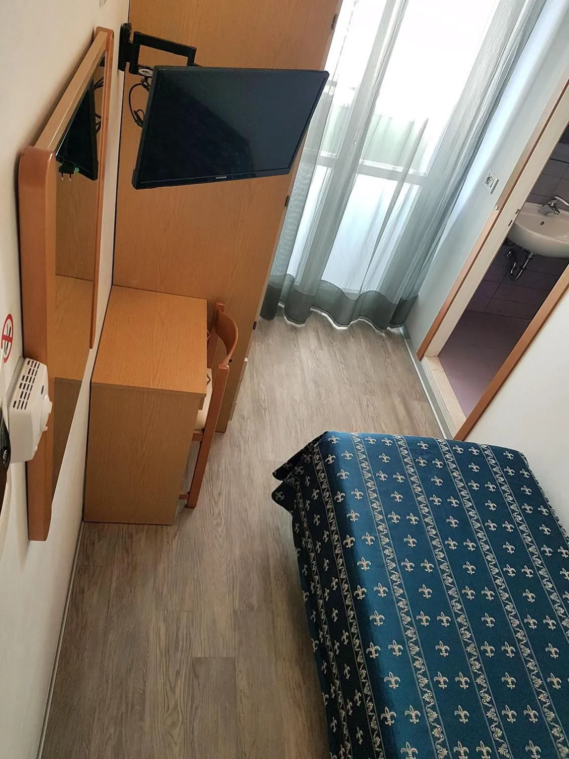 Bedroom, Bed in Hotel Sorriso - molto più di una stella