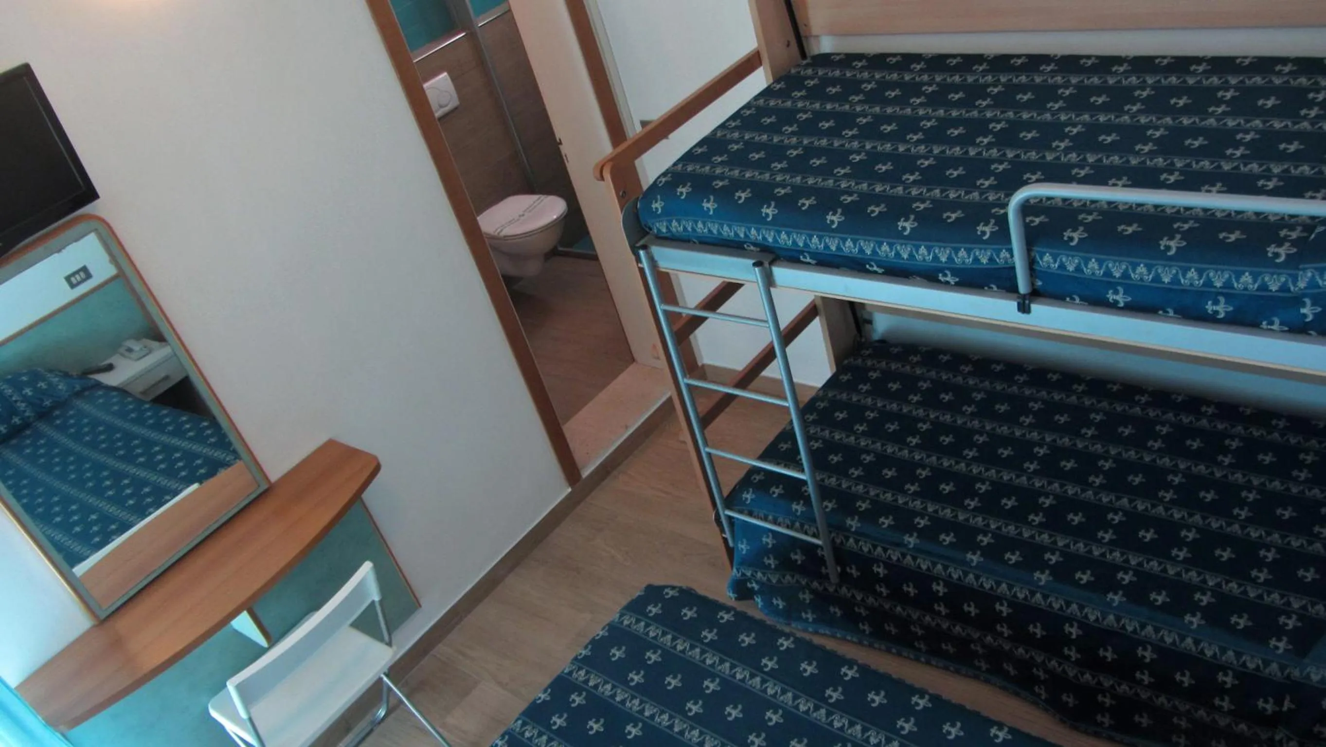 bunk bed, Bed in Hotel Sorriso - molto più di una stella