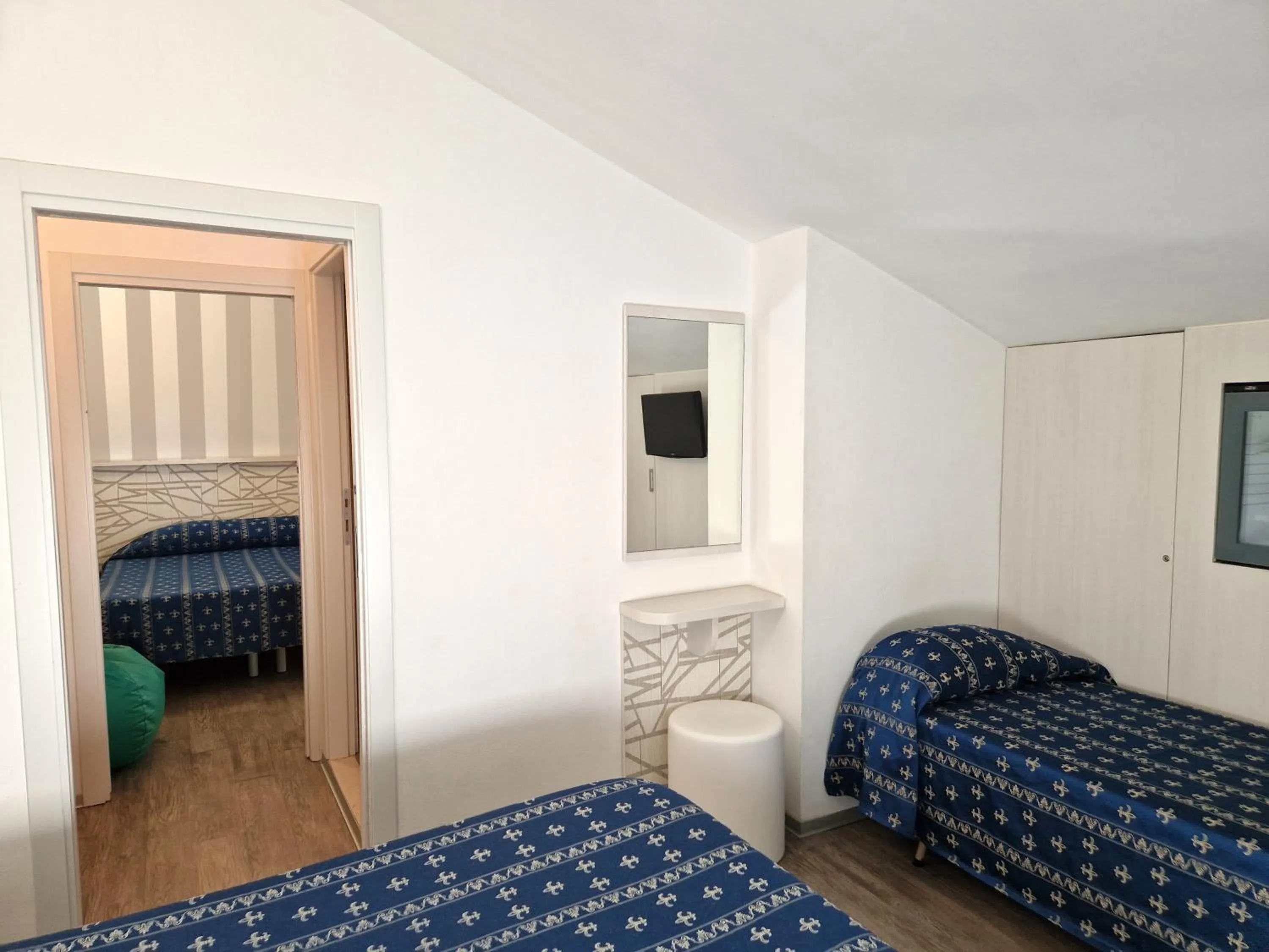 Bedroom, Bed in Hotel Sorriso - molto più di una stella