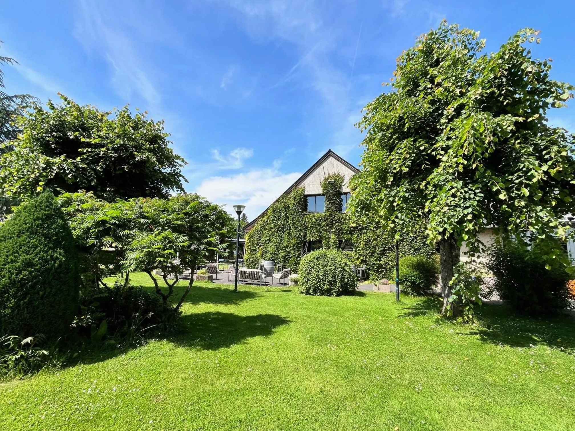 Property building in Hotel Restaurant Auberge du Barrez Logis
