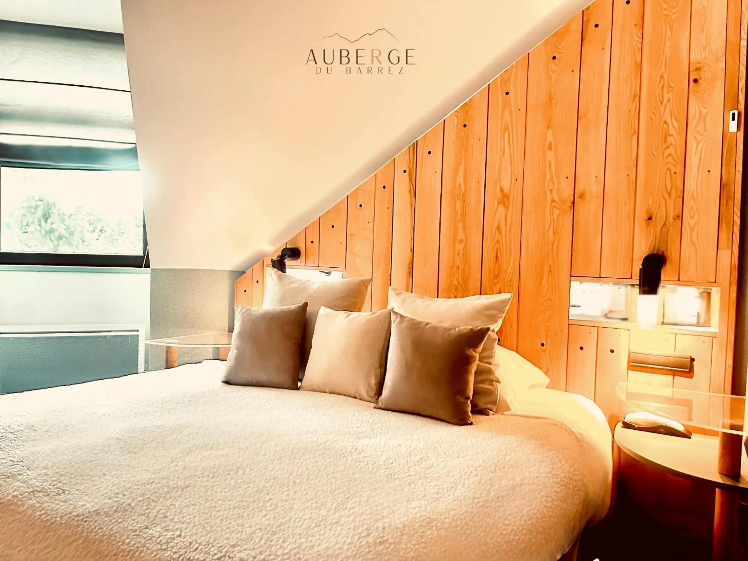 Bathroom, Bed in Hotel Restaurant Auberge du Barrez Logis