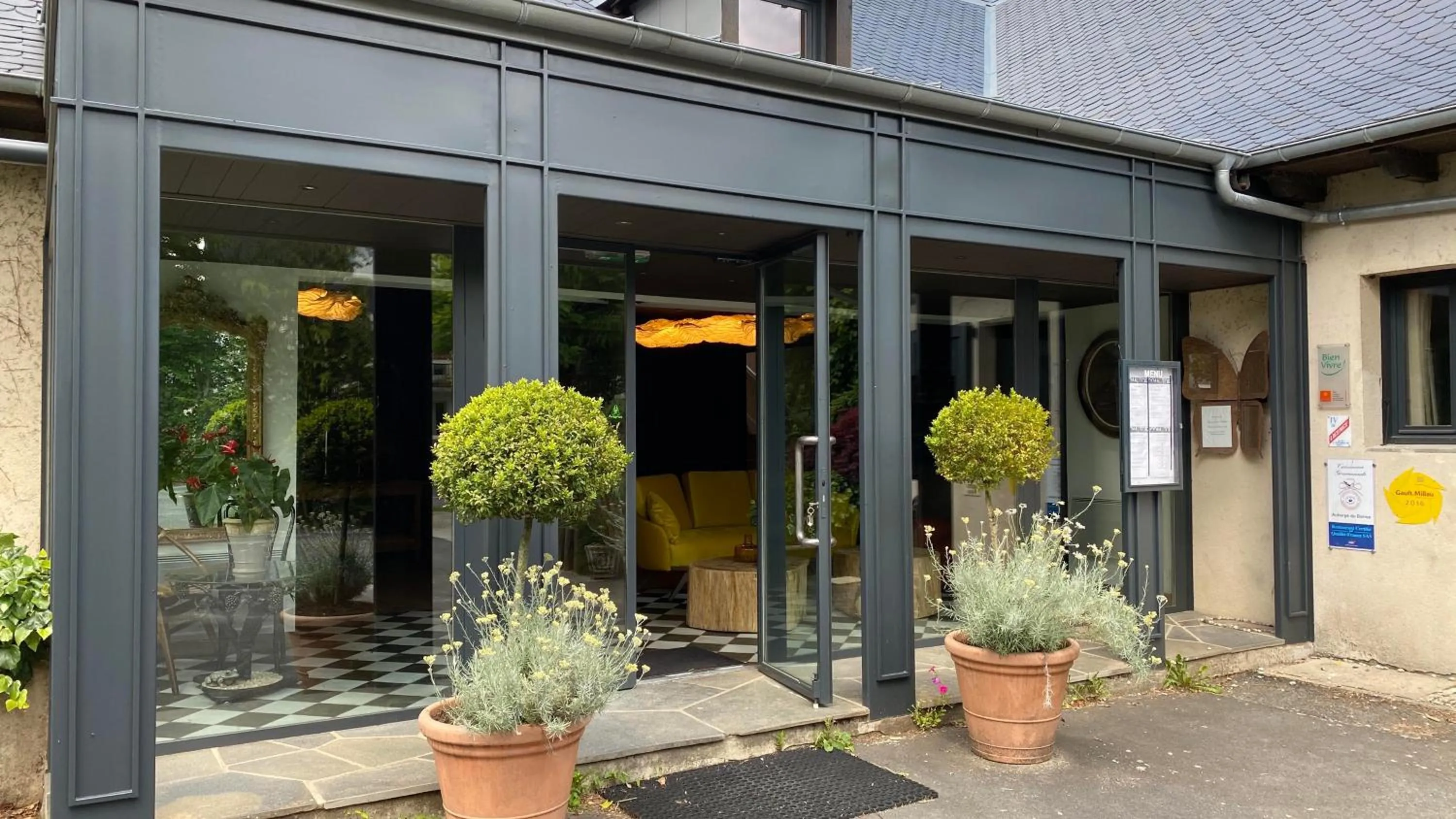 Property building in Hotel Restaurant Auberge du Barrez Logis