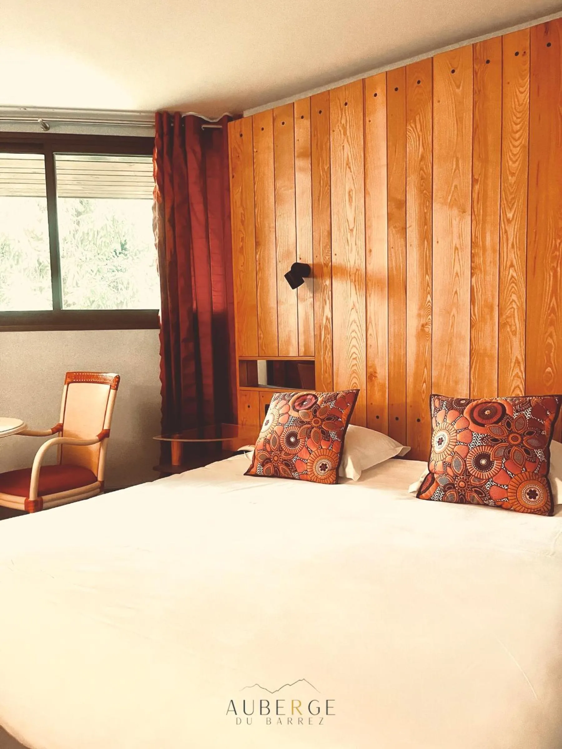 View (from property/room), Bed in Hotel Restaurant Auberge du Barrez Logis