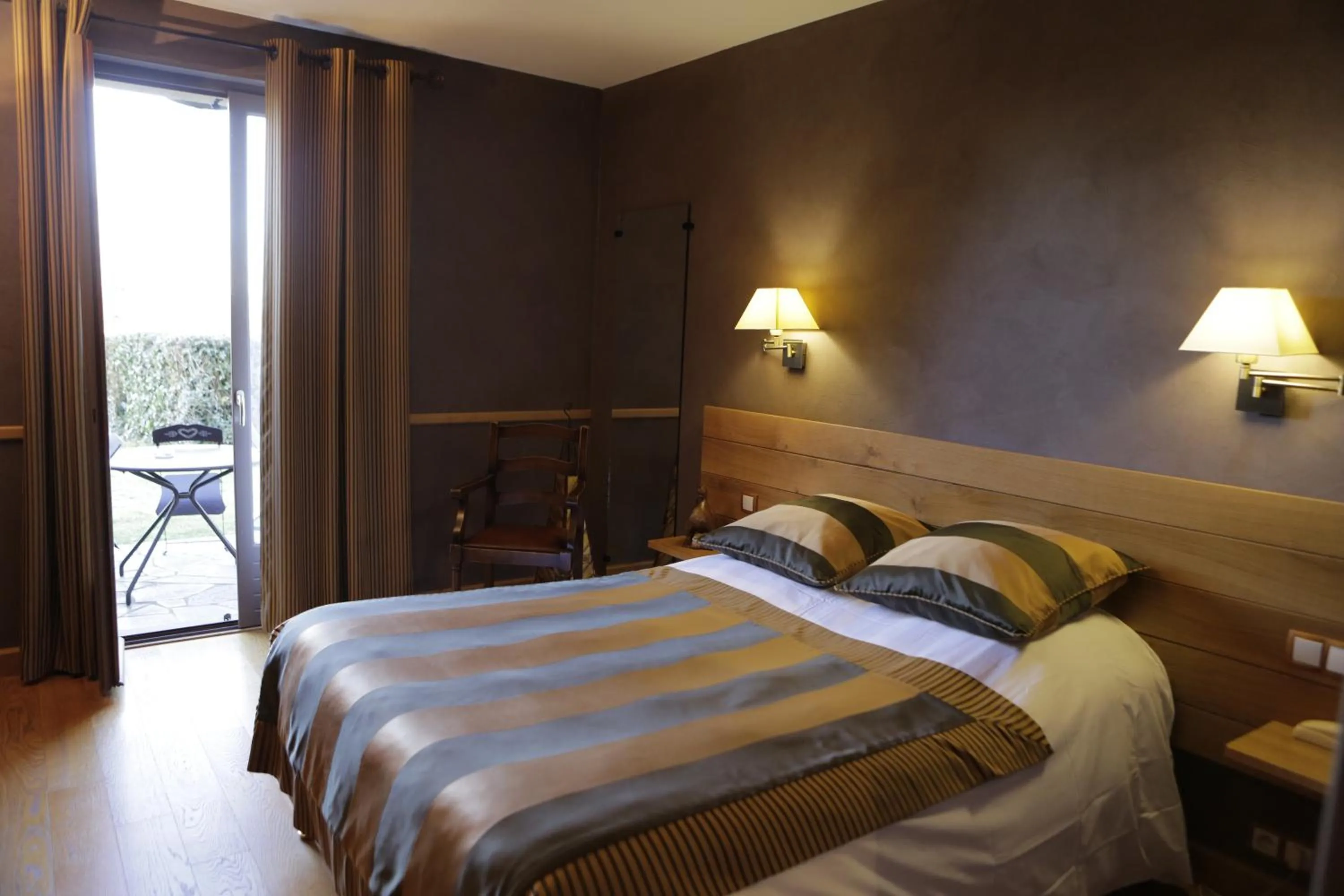 Photo of the whole room, Bed in Hotel Restaurant Auberge du Barrez Logis