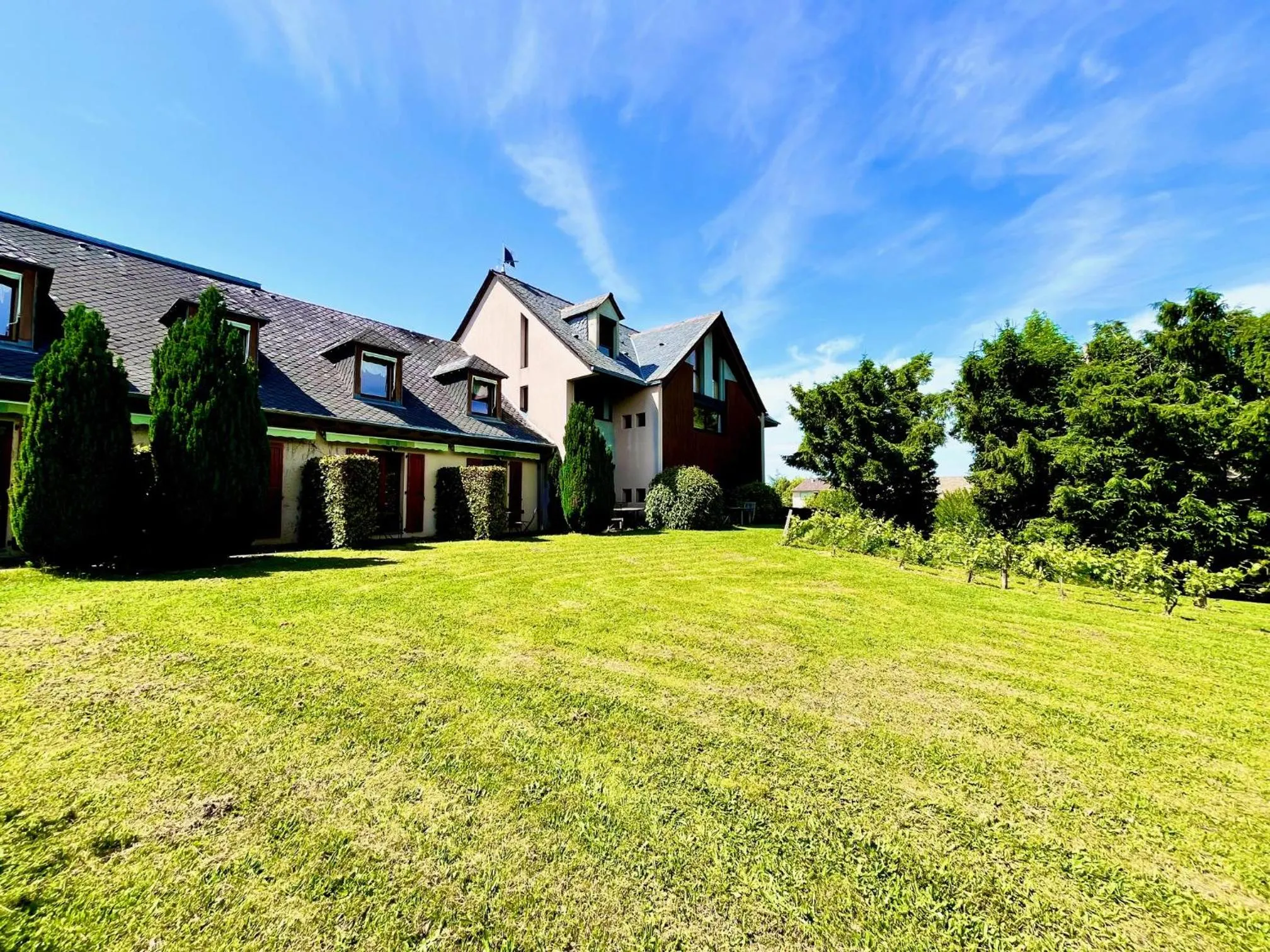 Property building in Hotel Restaurant Auberge du Barrez Logis